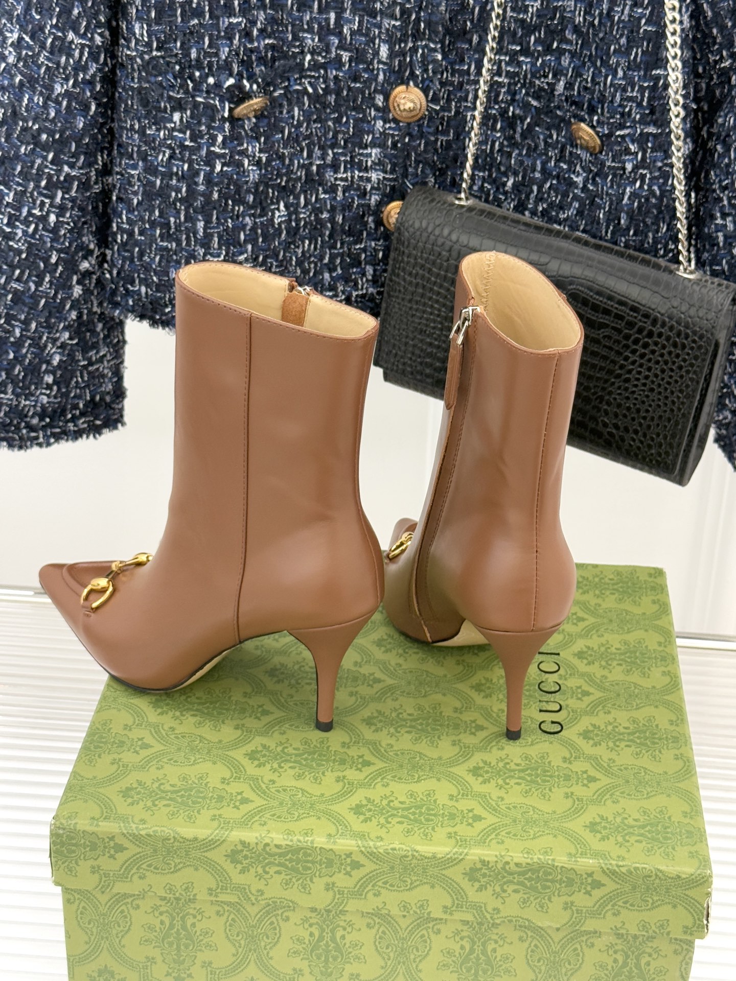 Gucci/古驰25WF新品马衔扣尖头侧拉链高跟短靴它以标志性的马衔扣为点睛之笔彰显着品牌深厚的马术传承