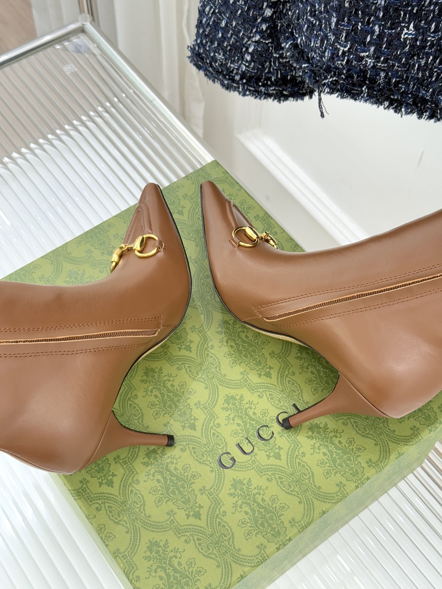 Gucci/古驰25WF新品马衔扣尖头侧拉链高跟短靴它以标志性的马衔扣为点睛之笔彰显着品牌深厚的马术传承