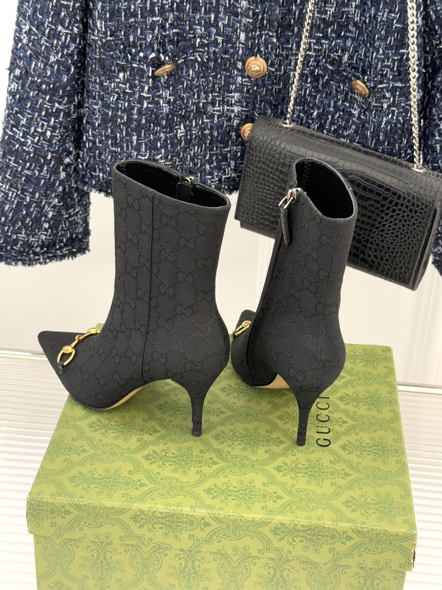 Gucci/古驰25WF新品马衔扣尖头侧拉链高跟短靴它以标志性的马衔扣为点睛之笔彰显着品牌深厚的马术传承