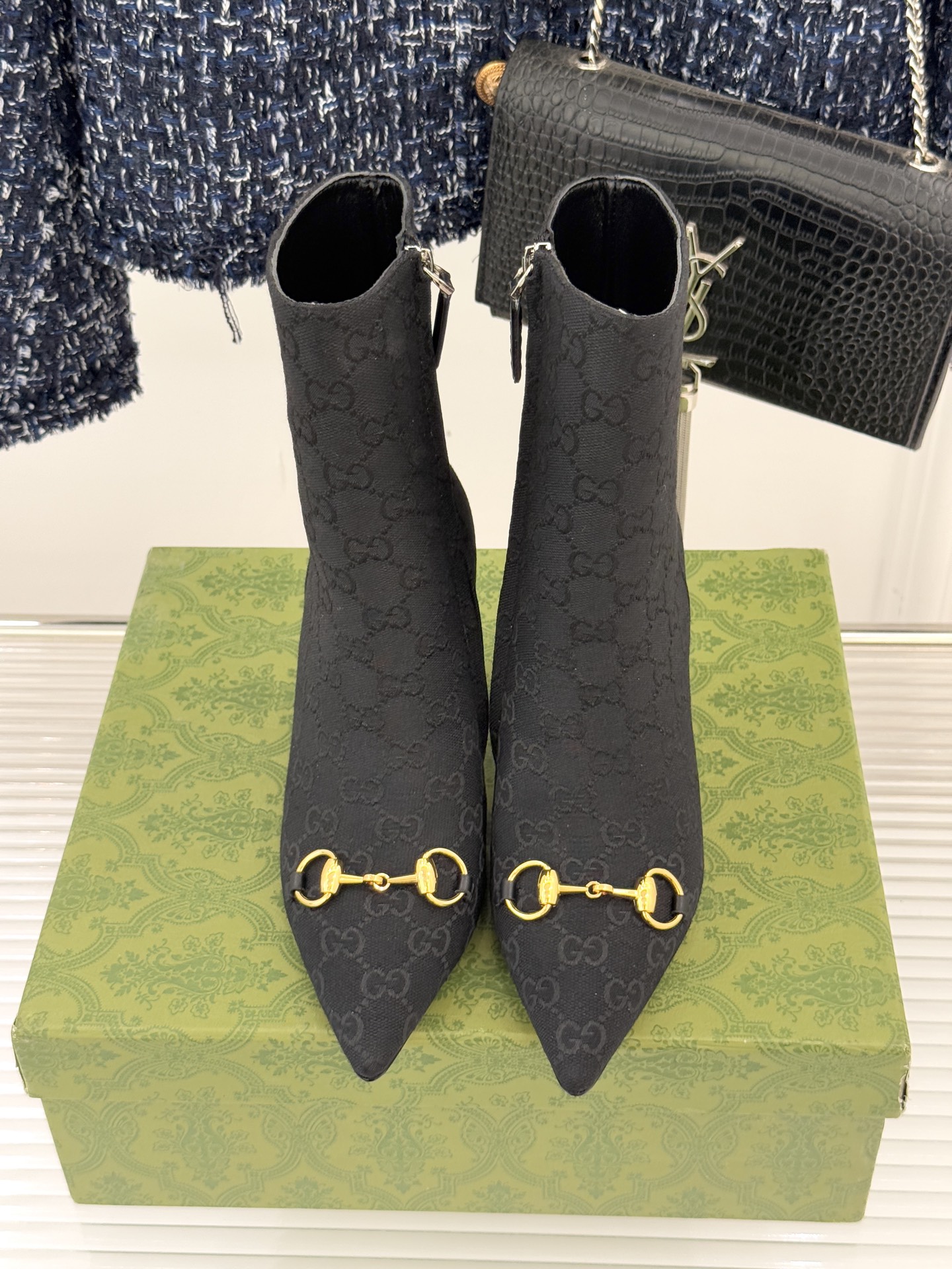 Gucci/古驰25WF新品马衔扣尖头侧拉链高跟短靴它以标志性的马衔扣为点睛之笔彰显着品牌深厚的马术传承