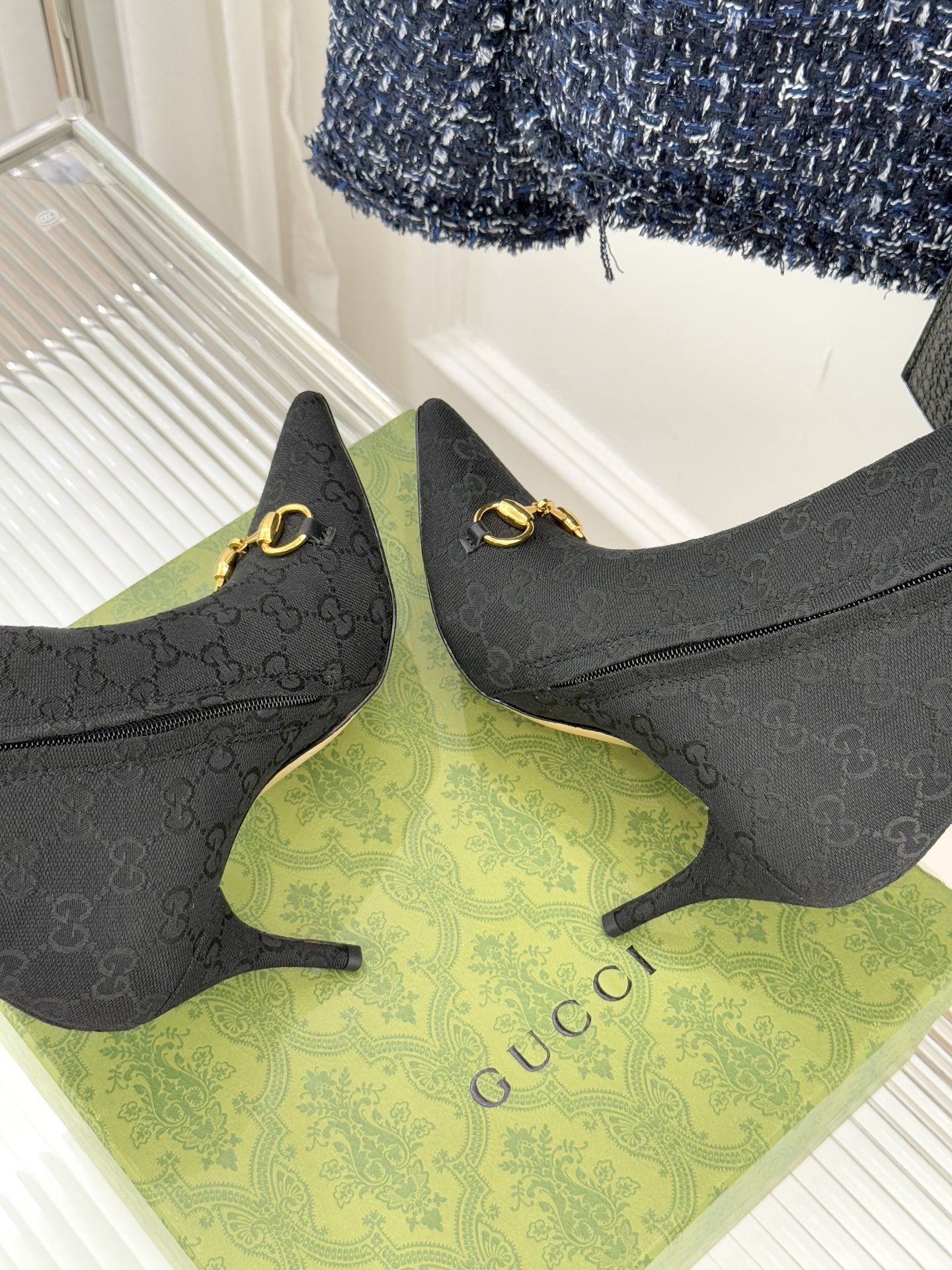 Gucci/古驰25WF新品马衔扣尖头侧拉链高跟短靴它以标志性的马衔扣为点睛之笔彰显着品牌深厚的马术传承