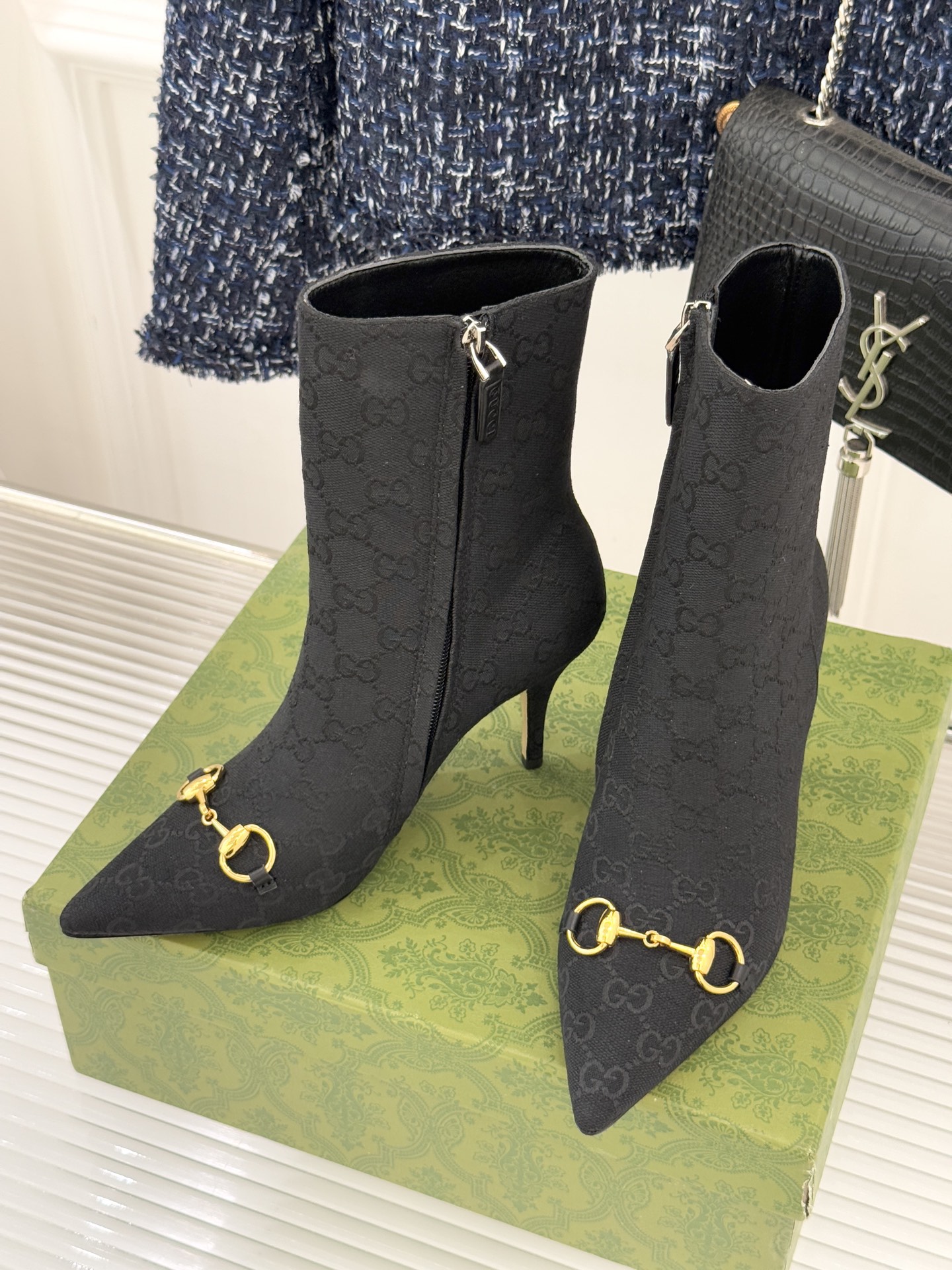 Gucci/古驰25WF新品马衔扣尖头侧拉链高跟短靴它以标志性的马衔扣为点睛之笔彰显着品牌深厚的马术传承