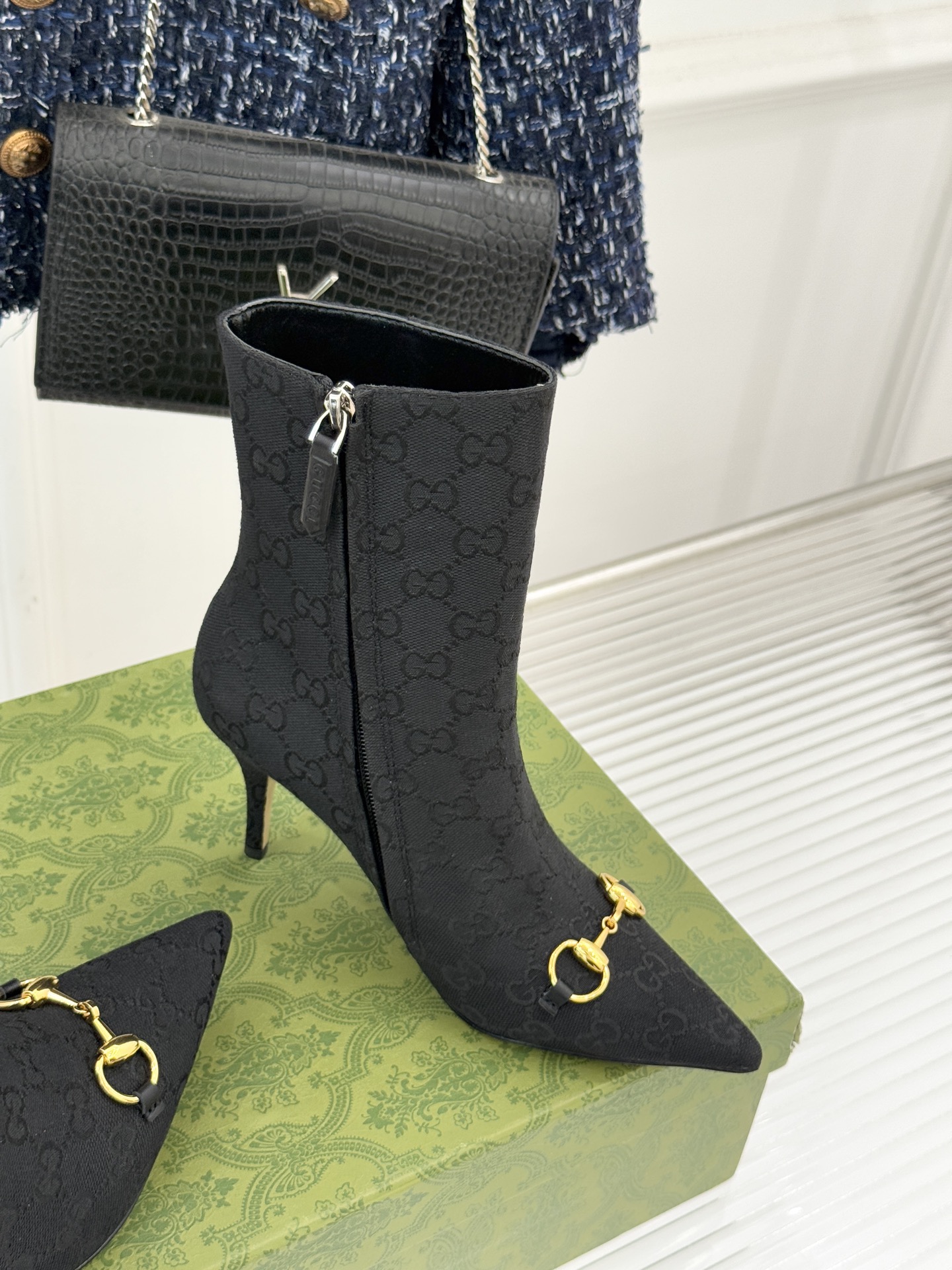 Gucci/古驰25WF新品马衔扣尖头侧拉链高跟短靴它以标志性的马衔扣为点睛之笔彰显着品牌深厚的马术传承