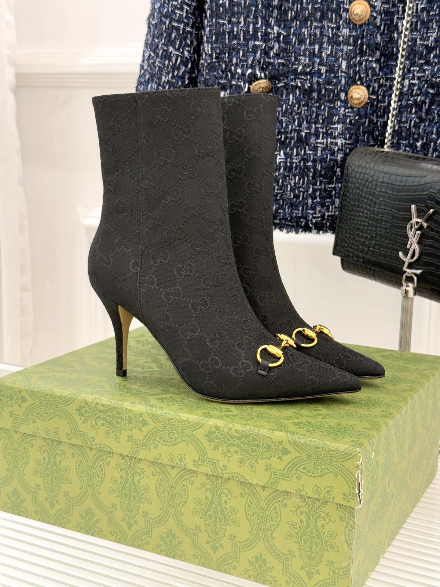 Gucci/古驰25WF新品马衔扣尖头侧拉链高跟短靴它以标志性的马衔扣为点睛之笔彰显着品牌深厚的马术传承