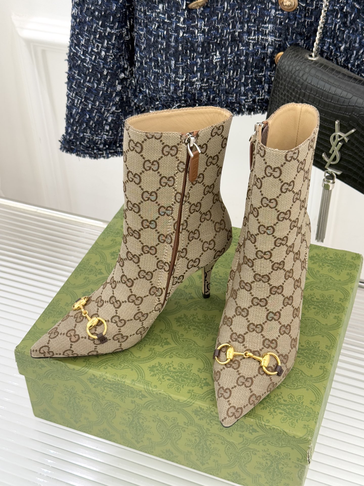 Gucci/古驰25WF新品马衔扣尖头侧拉链高跟短靴它以标志性的马衔扣为点睛之笔彰显着品牌深厚的马术传承