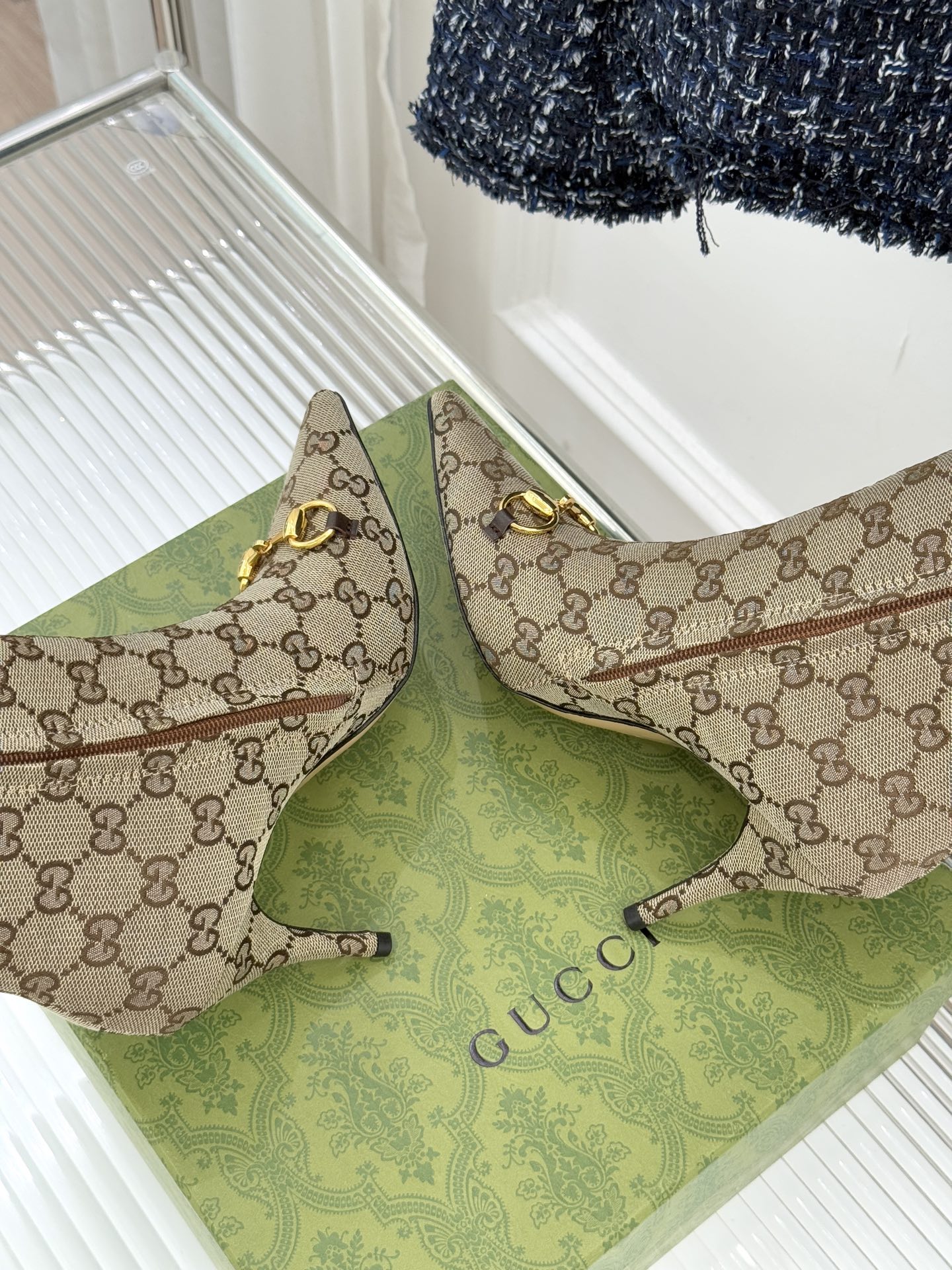 Gucci/古驰25WF新品马衔扣尖头侧拉链高跟短靴它以标志性的马衔扣为点睛之笔彰显着品牌深厚的马术传承