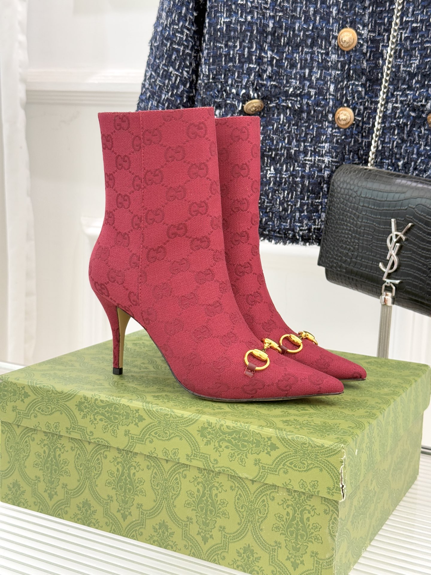 Gucci/古驰25WF新品马衔扣尖头侧拉链高跟短靴它以标志性的马衔扣为点睛之笔彰显着品牌深厚的马术传承