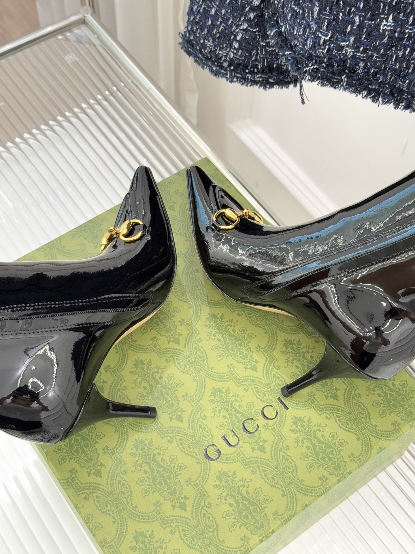 Gucci/古驰25WF新品马衔扣尖头侧拉链高跟短靴它以标志性的马衔扣为点睛之笔彰显着品牌深厚的马术传承