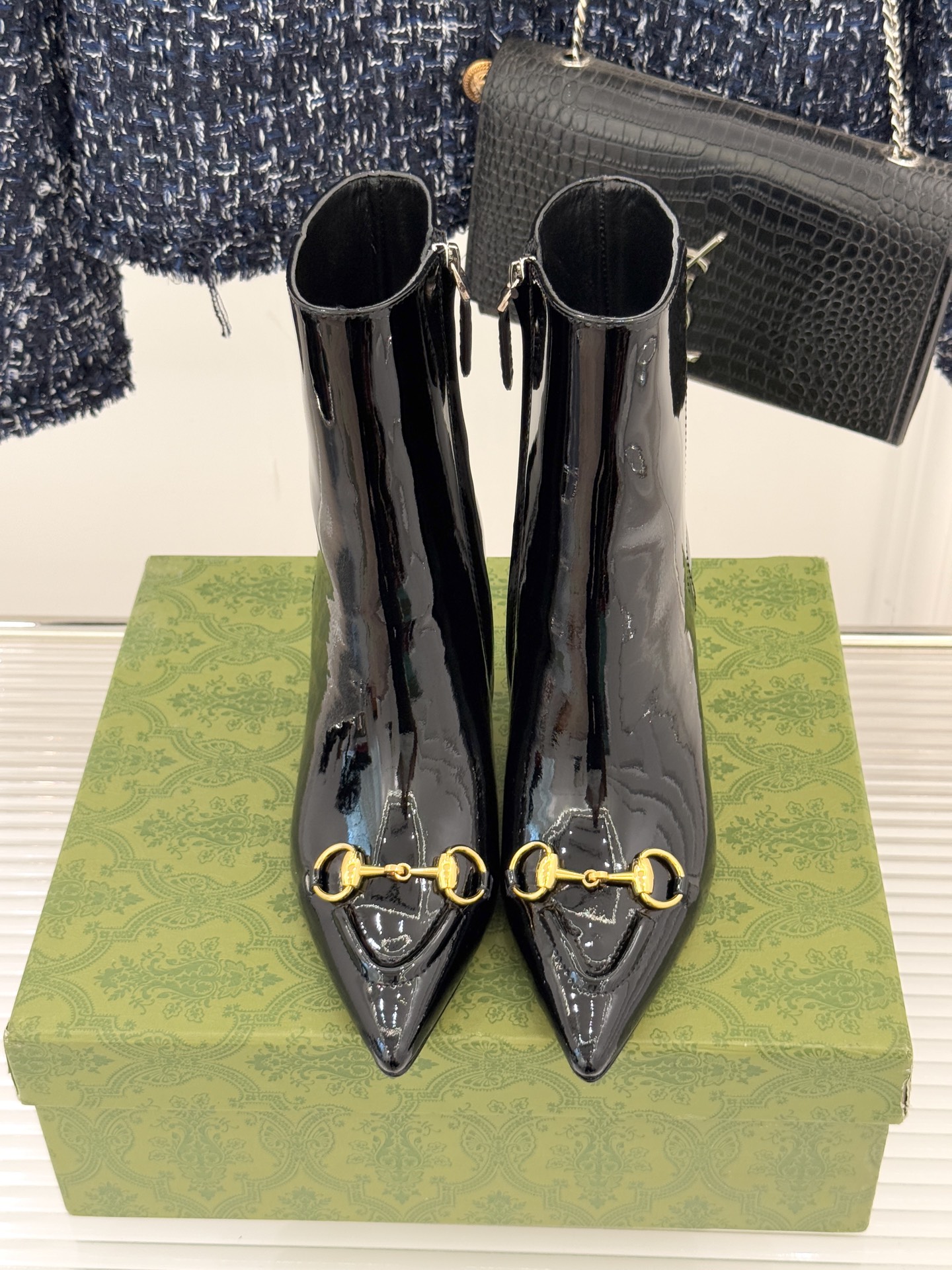 Gucci/古驰25WF新品马衔扣尖头侧拉链高跟短靴它以标志性的马衔扣为点睛之笔彰显着品牌深厚的马术传承