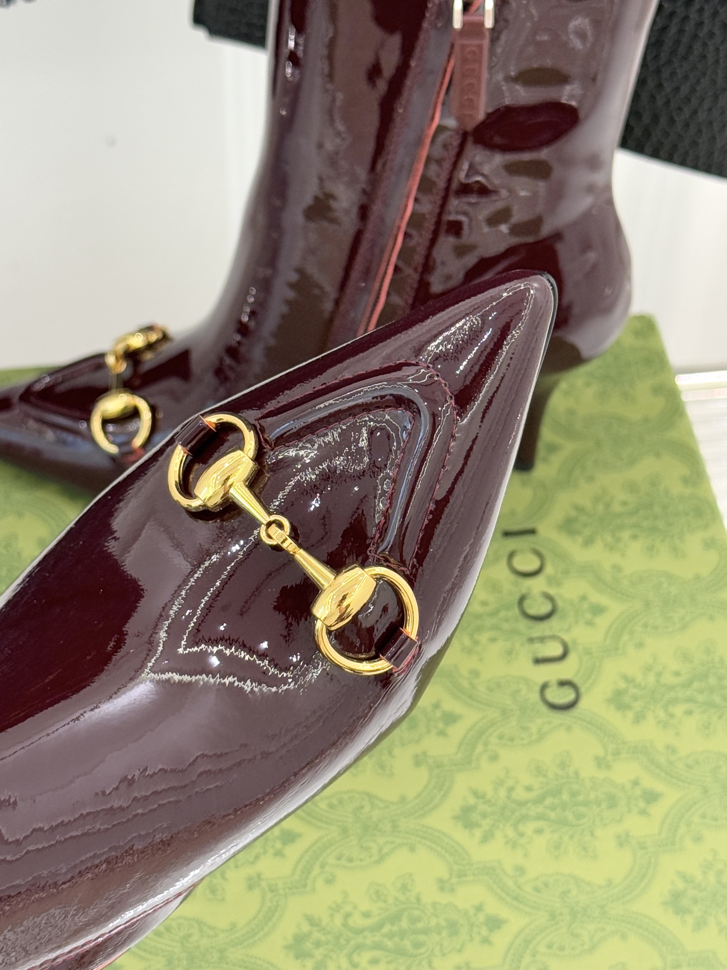 Gucci/古驰25WF新品马衔扣尖头侧拉链高跟短靴它以标志性的马衔扣为点睛之笔彰显着品牌深厚的马术传承