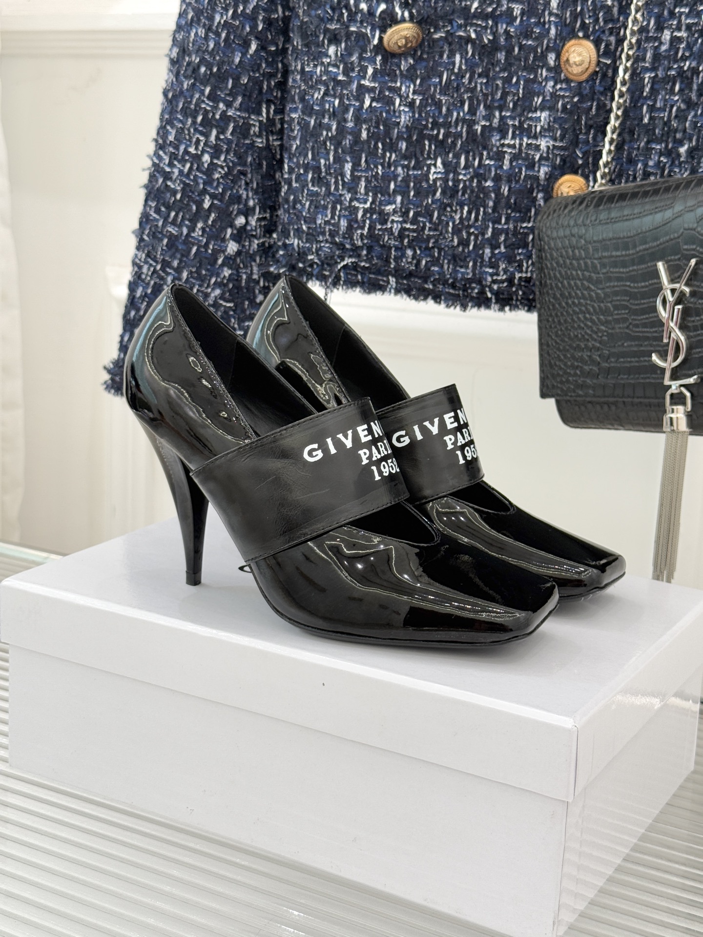 GIVENCHY/纪梵希25WF新品字母弹力带方头高跟玛丽珍鞋回溯高级定制本源 重塑日常优雅范式。将品牌