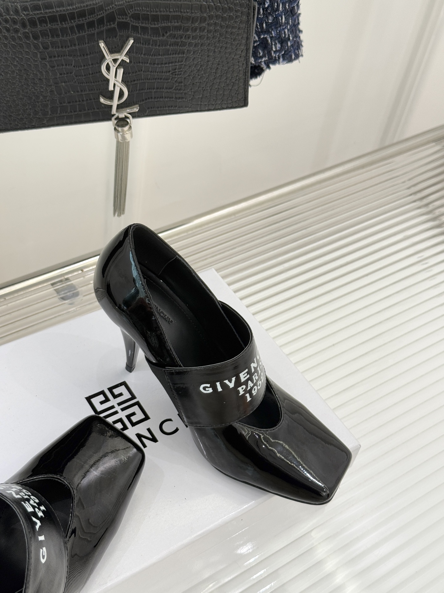 GIVENCHY/纪梵希25WF新品字母弹力带方头高跟玛丽珍鞋回溯高级定制本源 重塑日常优雅范式。将品牌