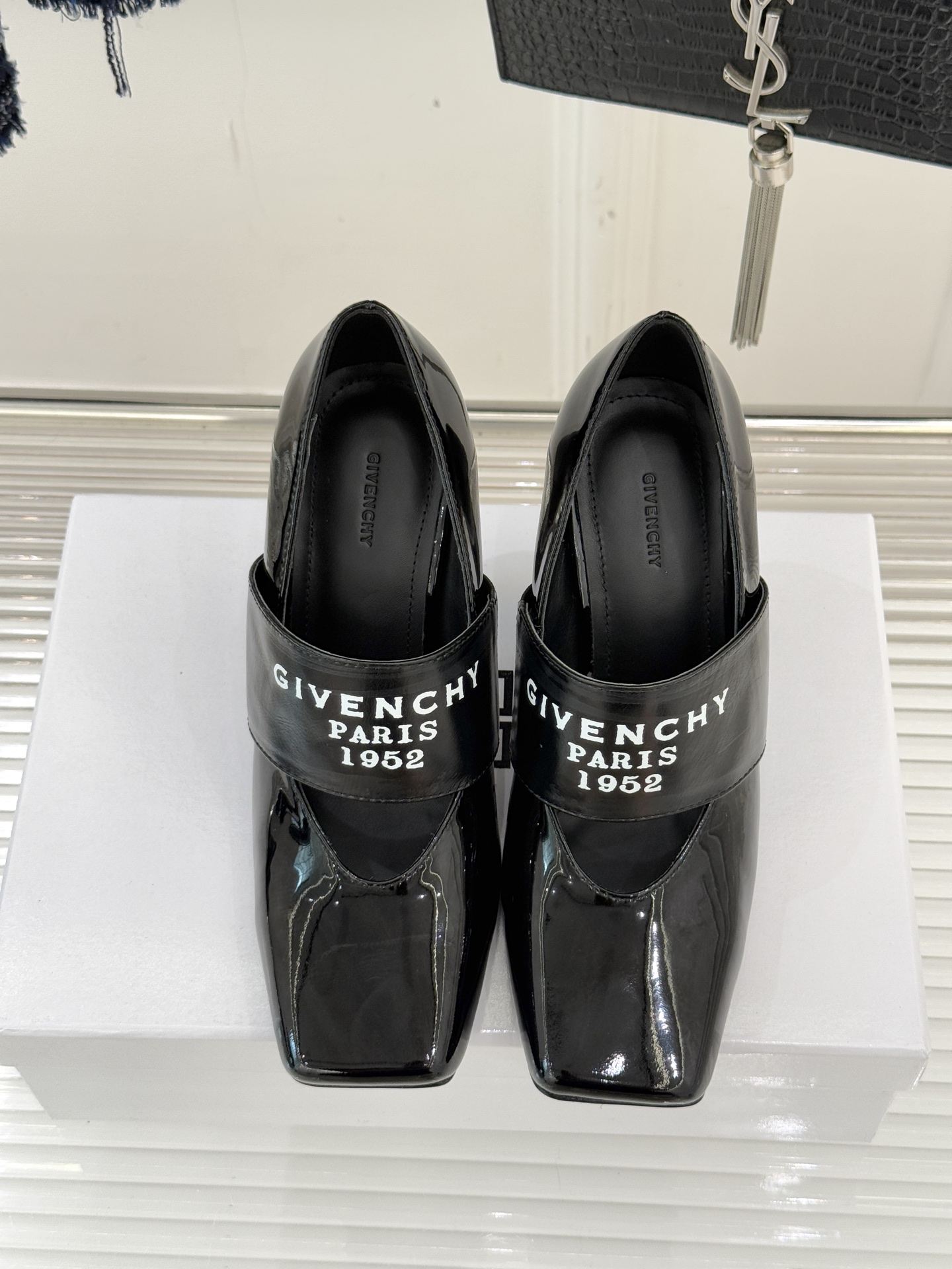 GIVENCHY/纪梵希25WF新品字母弹力带方头高跟玛丽珍鞋回溯高级定制本源 重塑日常优雅范式。将品牌