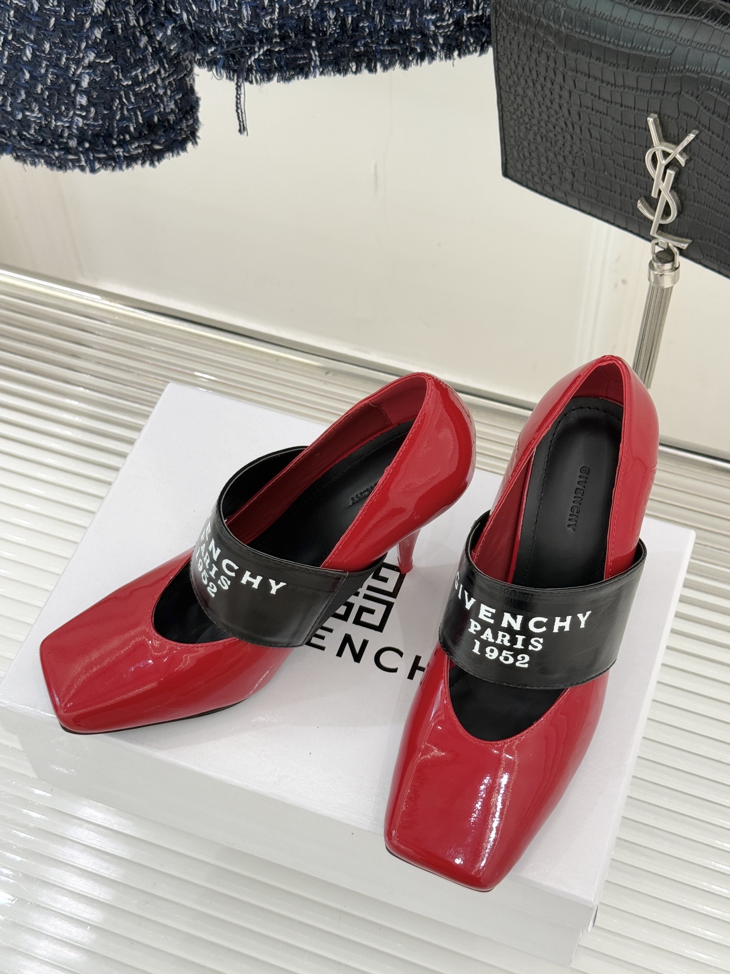 GIVENCHY/纪梵希25WF新品字母弹力带方头高跟玛丽珍鞋回溯高级定制本源 重塑日常优雅范式。将品牌