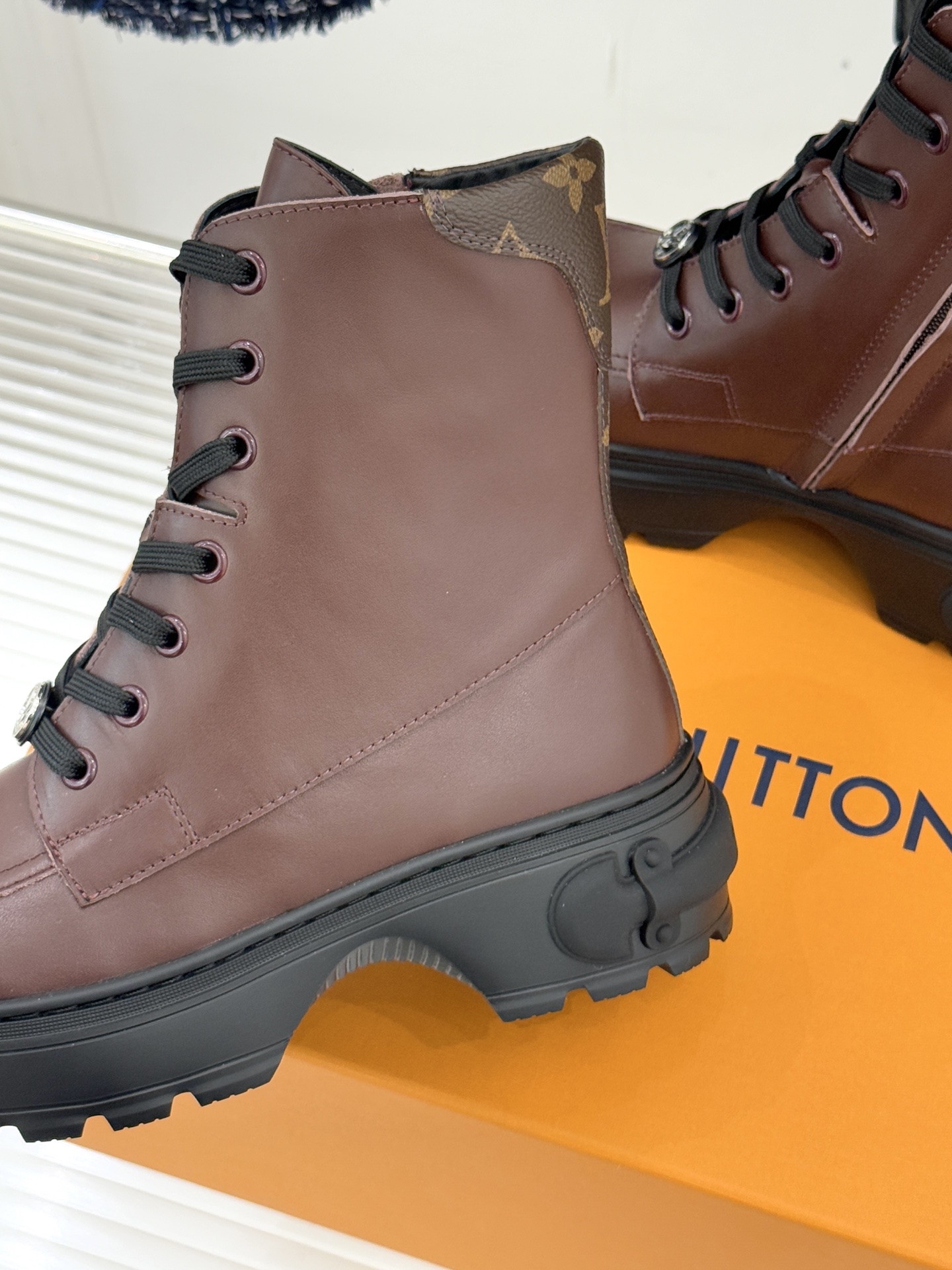 驴牌25WF秋冬厚底马丁靴短靴简约大气时髦 耐看不过时 是时尚圈永不退潮的经典所在上脚还很好的修饰腿型显