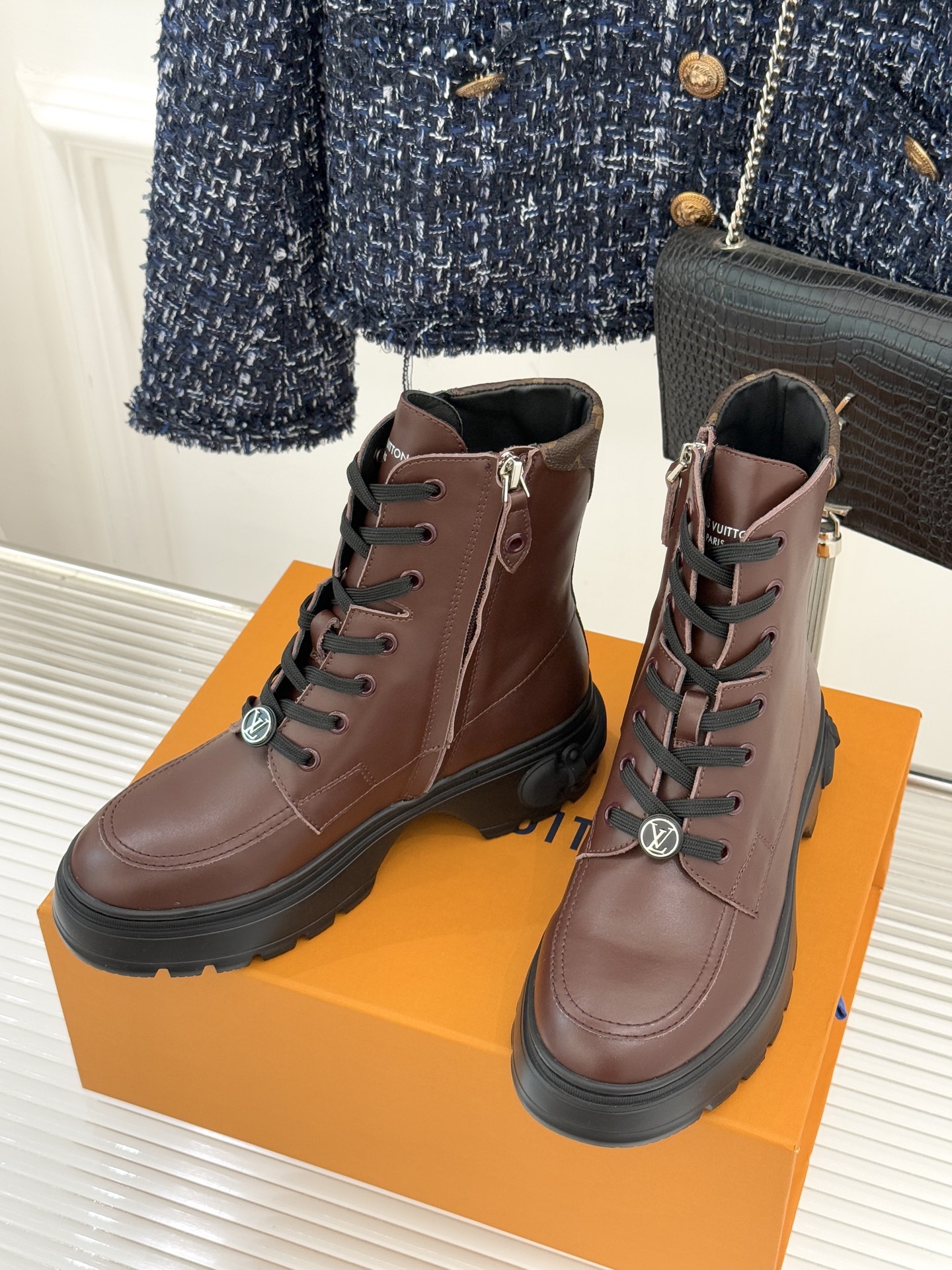 驴牌25WF秋冬厚底马丁靴短靴简约大气时髦 耐看不过时 是时尚圈永不退潮的经典所在上脚还很好的修饰腿型显