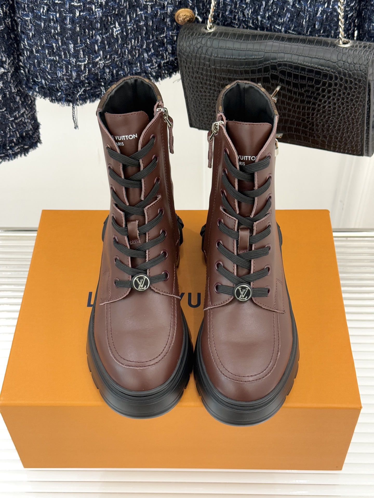 驴牌25WF秋冬厚底马丁靴短靴简约大气时髦 耐看不过时 是时尚圈永不退潮的经典所在上脚还很好的修饰腿型显