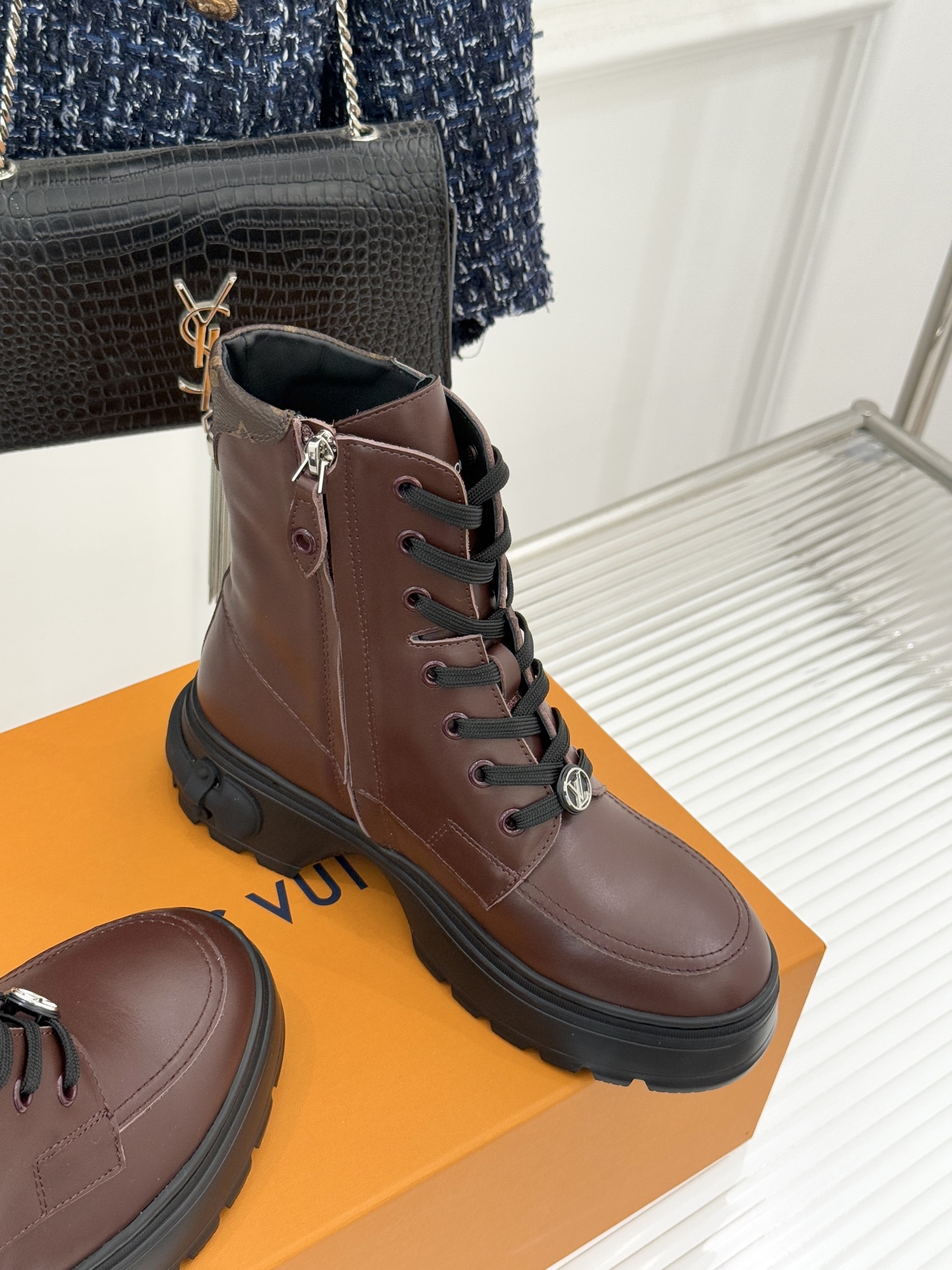 驴牌25WF秋冬厚底马丁靴短靴简约大气时髦 耐看不过时 是时尚圈永不退潮的经典所在上脚还很好的修饰腿型显