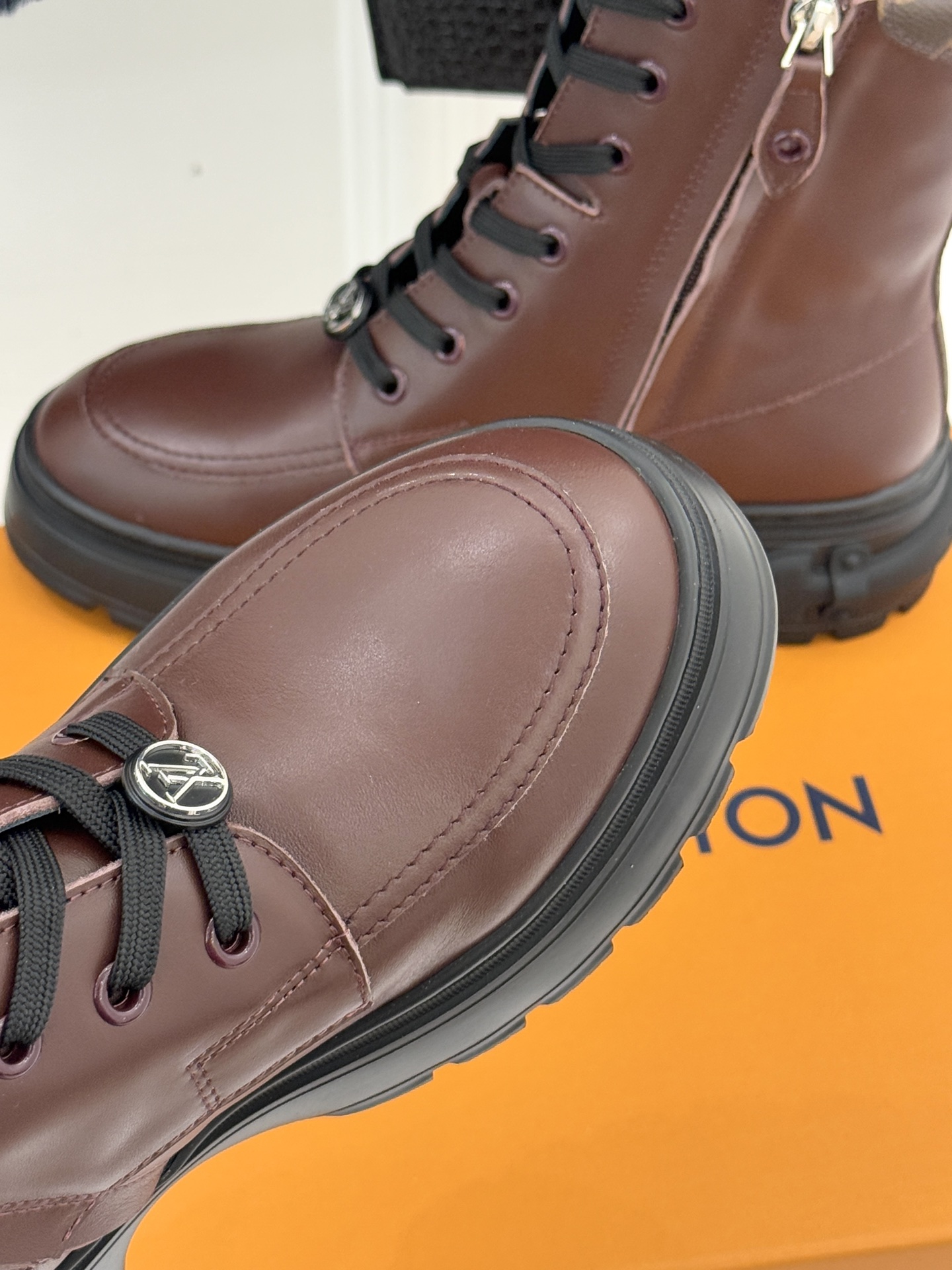 驴牌25WF秋冬厚底马丁靴短靴简约大气时髦 耐看不过时 是时尚圈永不退潮的经典所在上脚还很好的修饰腿型显