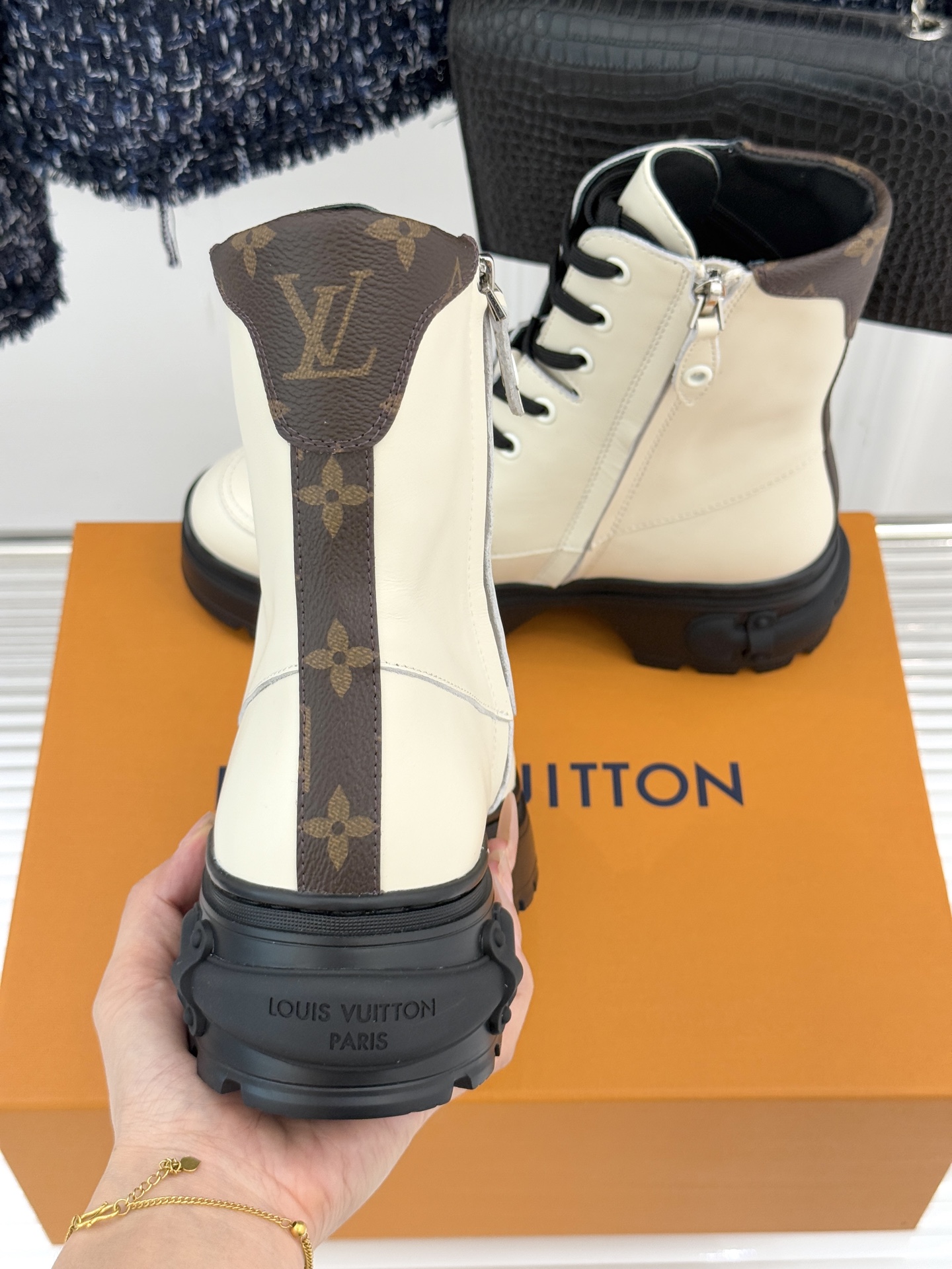 驴牌25WF秋冬厚底马丁靴短靴简约大气时髦 耐看不过时 是时尚圈永不退潮的经典所在上脚还很好的修饰腿型显