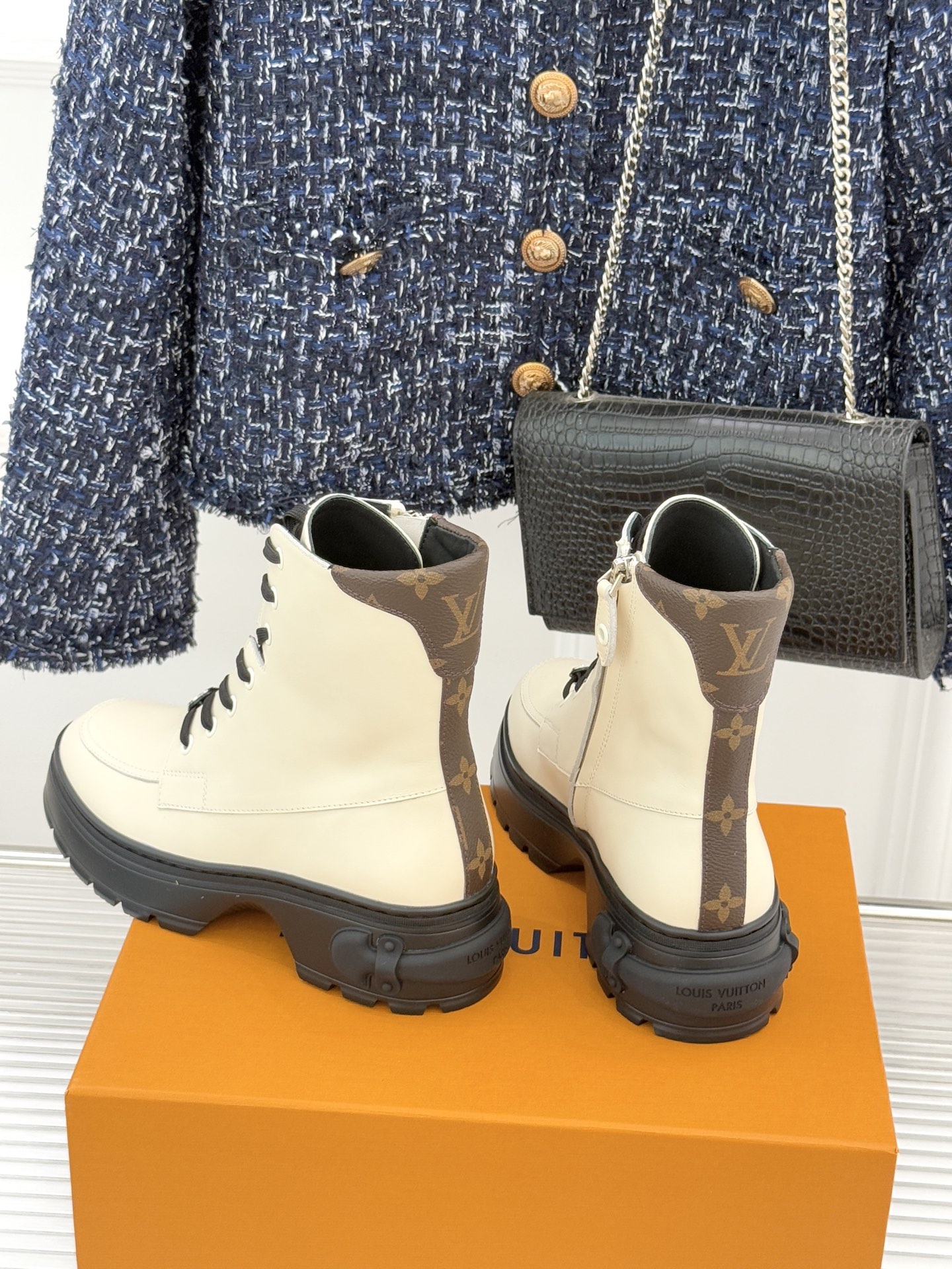 驴牌25WF秋冬厚底马丁靴短靴简约大气时髦 耐看不过时 是时尚圈永不退潮的经典所在上脚还很好的修饰腿型显