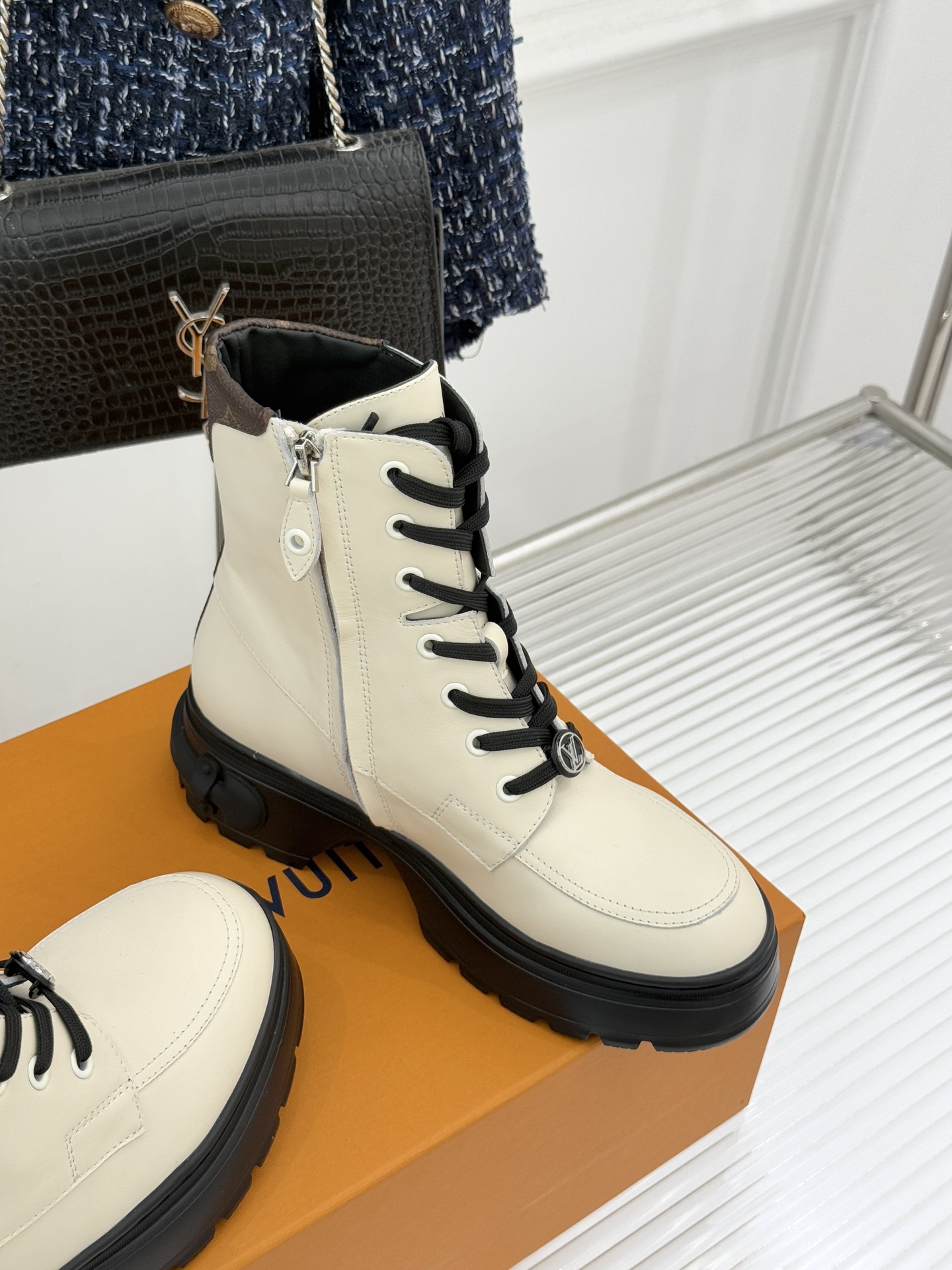 驴牌25WF秋冬厚底马丁靴短靴简约大气时髦 耐看不过时 是时尚圈永不退潮的经典所在上脚还很好的修饰腿型显