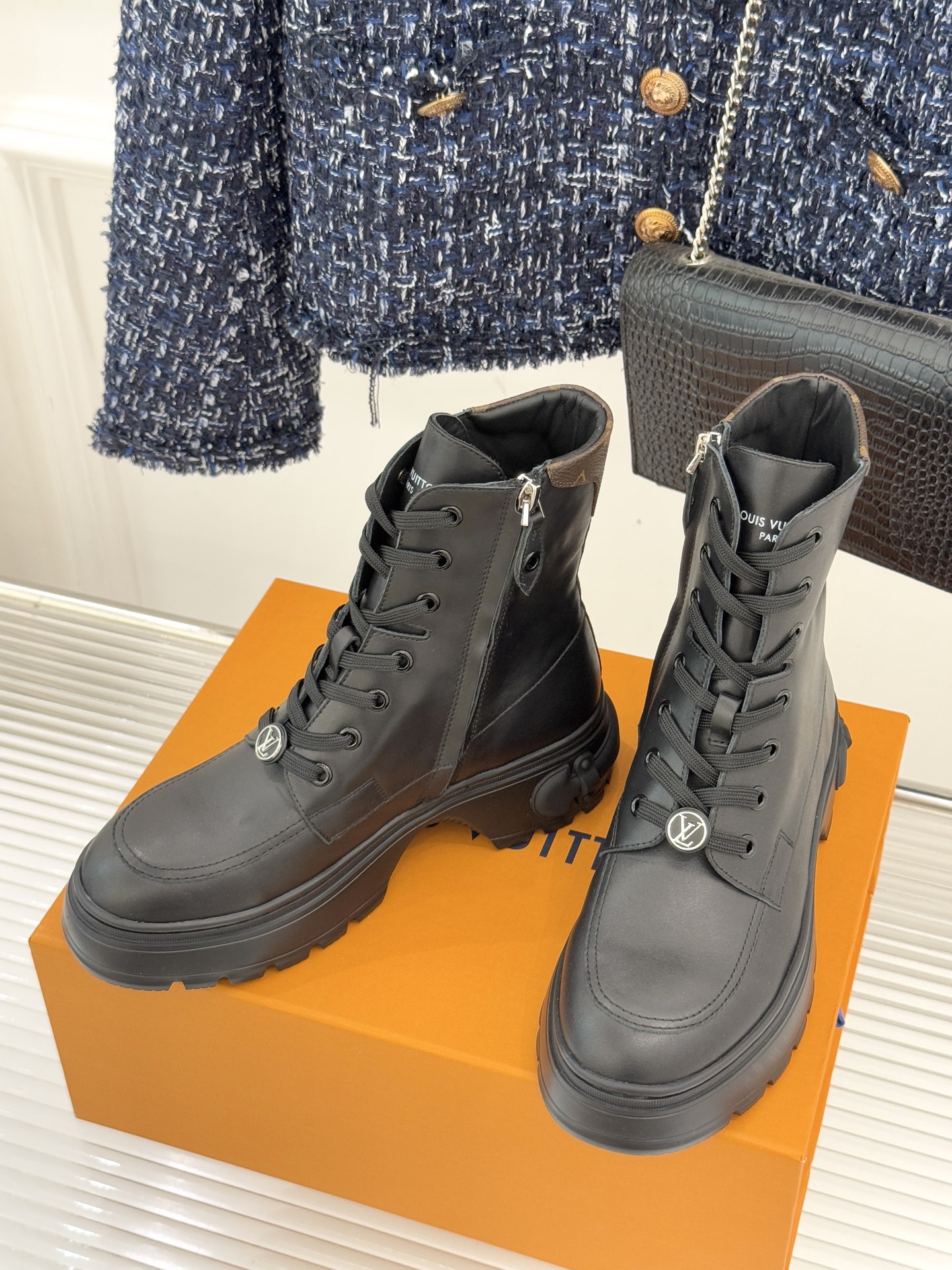 驴牌25WF秋冬厚底马丁靴短靴简约大气时髦 耐看不过时 是时尚圈永不退潮的经典所在上脚还很好的修饰腿型显