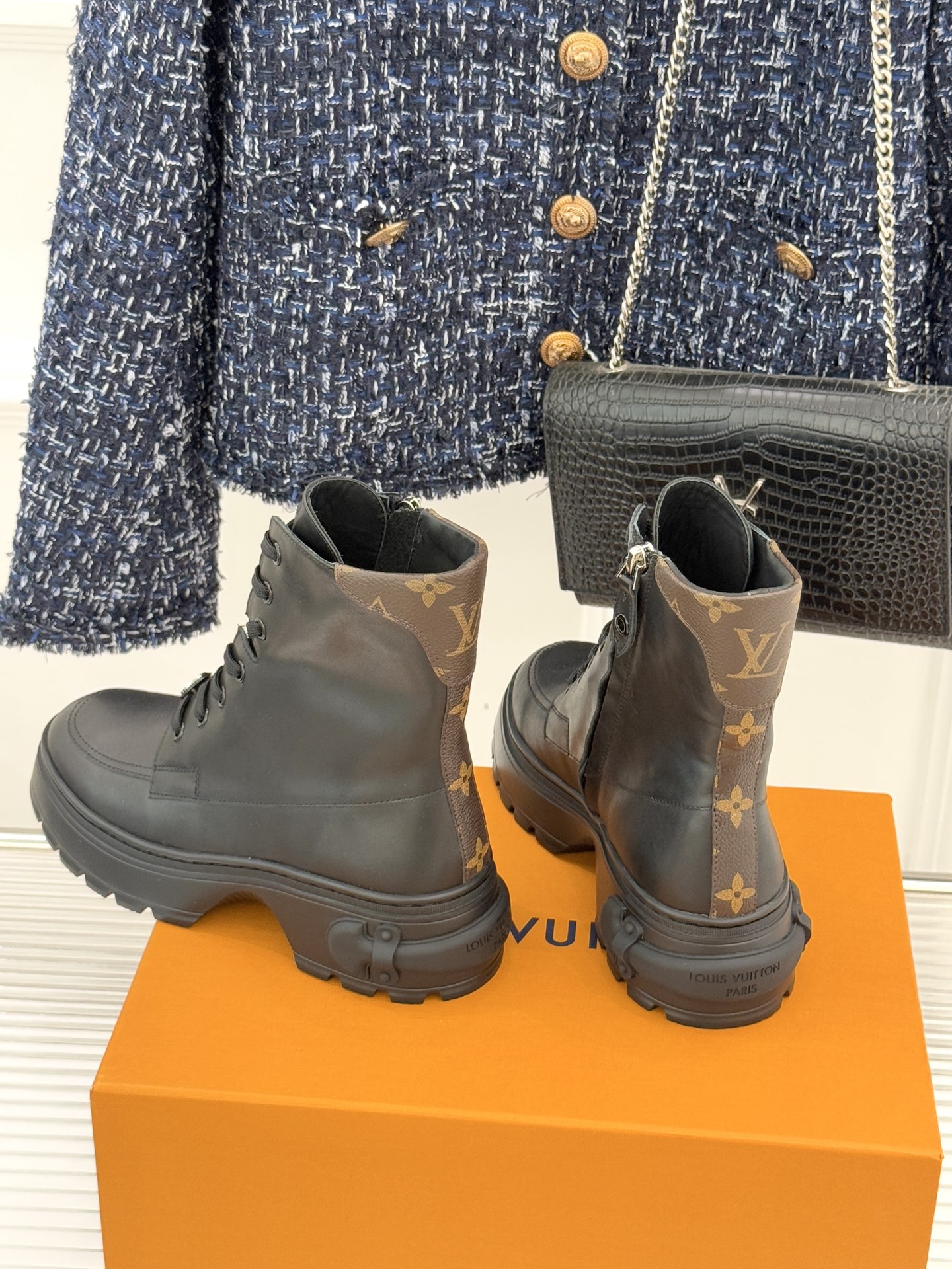 驴牌25WF秋冬厚底马丁靴短靴简约大气时髦 耐看不过时 是时尚圈永不退潮的经典所在上脚还很好的修饰腿型显