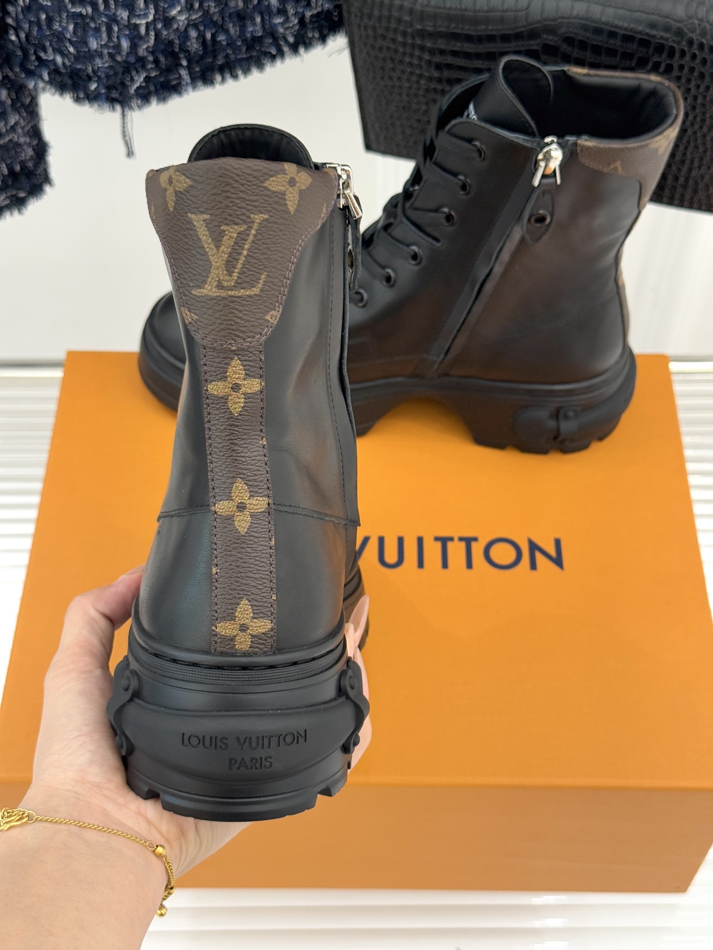 驴牌25WF秋冬厚底马丁靴短靴简约大气时髦 耐看不过时 是时尚圈永不退潮的经典所在上脚还很好的修饰腿型显