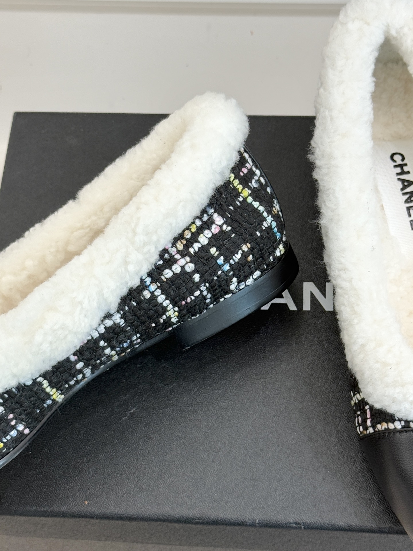 CHANE*｜小香经典双C拼色平底芭蕾舞毛毛鞋！这款鞋把高级感和甜妹感焊死了～ 软糯毛毛亲肤不扎脚拼色设