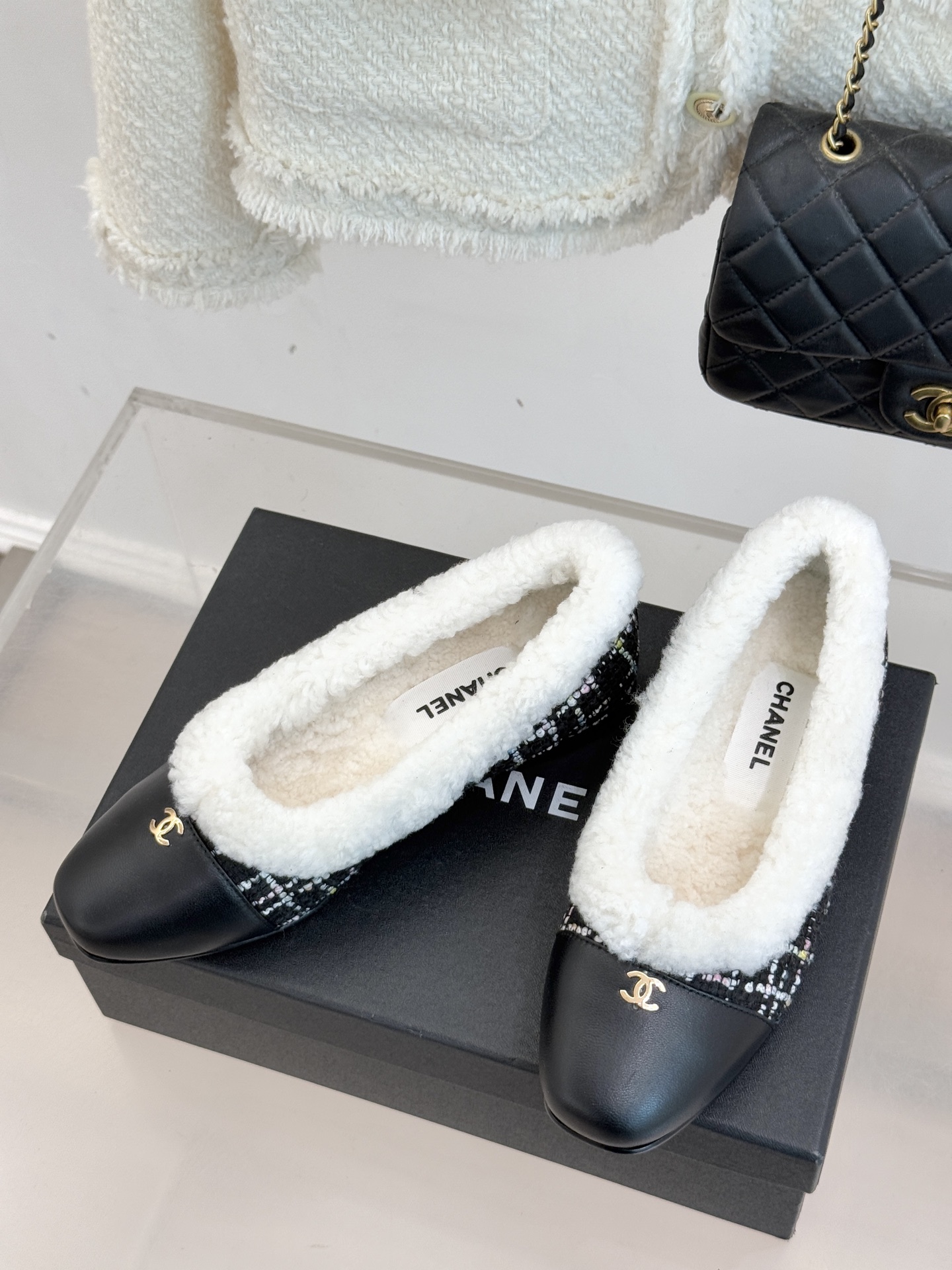 CHANE*｜小香经典双C拼色平底芭蕾舞毛毛鞋！这款鞋把高级感和甜妹感焊死了～ 软糯毛毛亲肤不扎脚拼色设