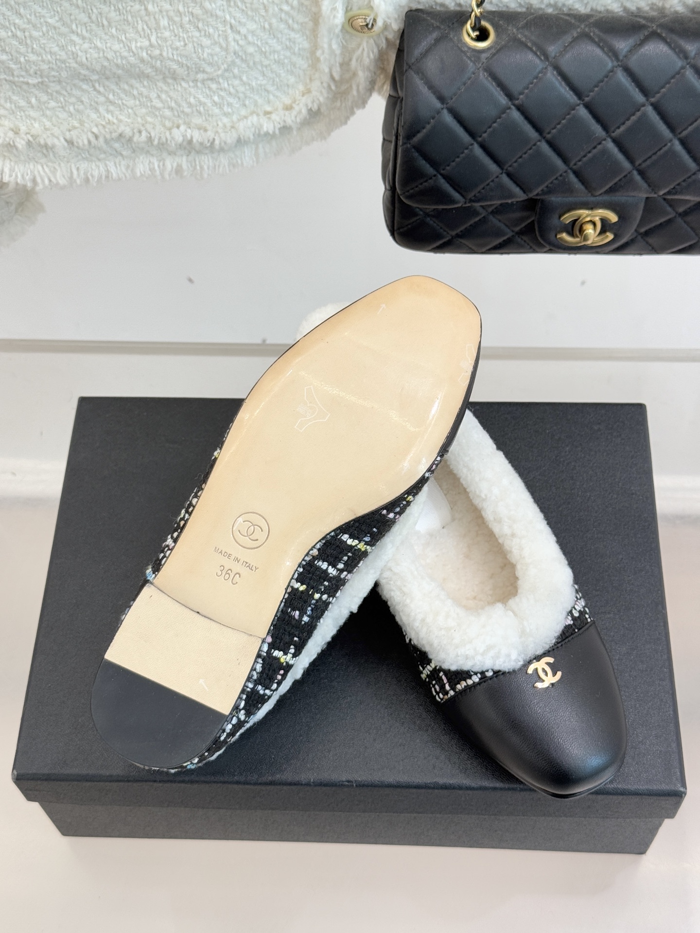 CHANE*｜小香经典双C拼色平底芭蕾舞毛毛鞋！这款鞋把高级感和甜妹感焊死了～ 软糯毛毛亲肤不扎脚拼色设