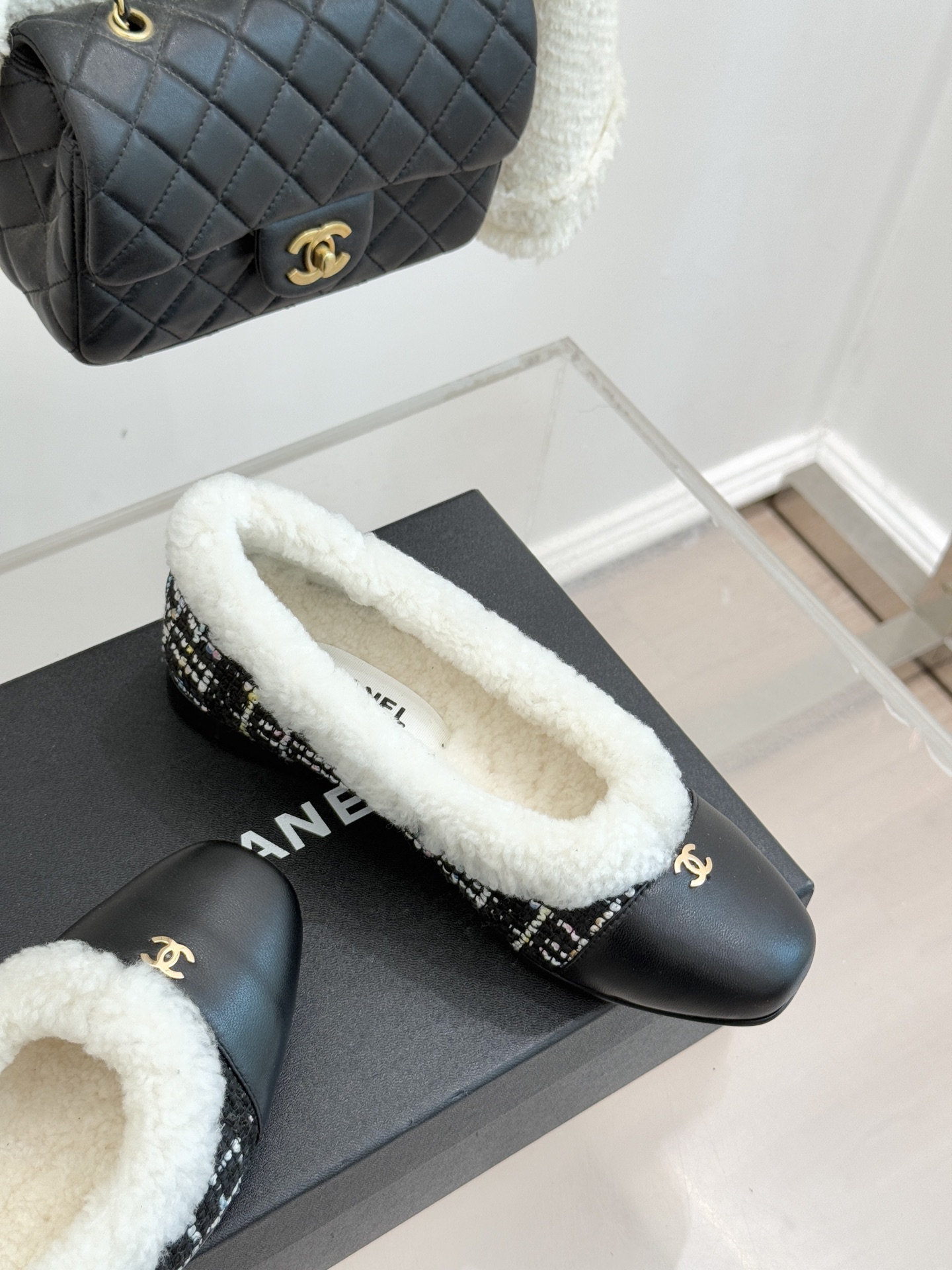 CHANE*｜小香经典双C拼色平底芭蕾舞毛毛鞋！这款鞋把高级感和甜妹感焊死了～ 软糯毛毛亲肤不扎脚拼色设