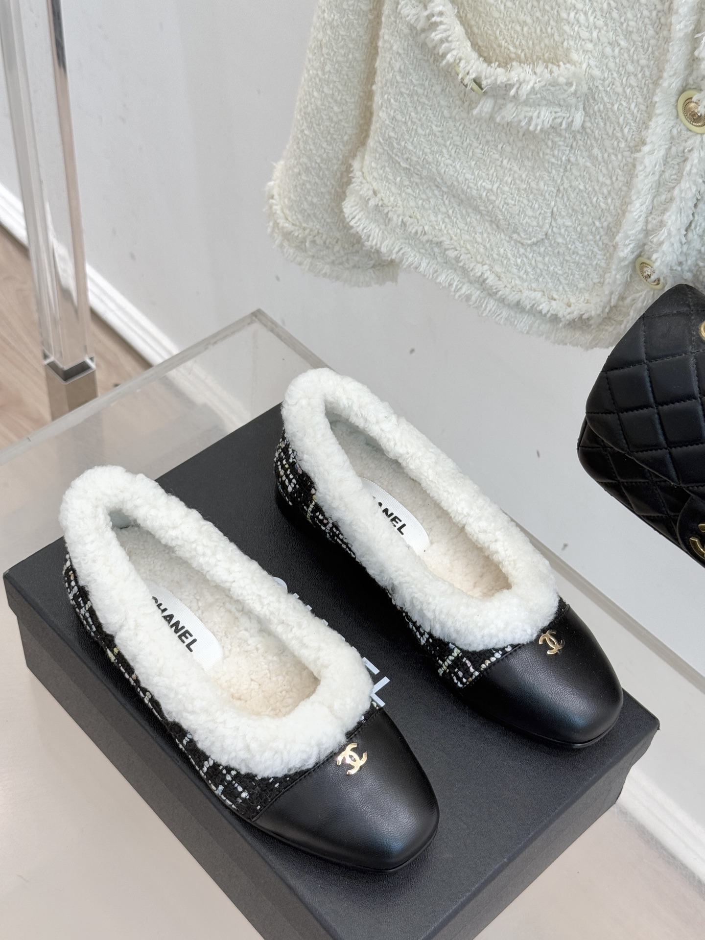 CHANE*｜小香经典双C拼色平底芭蕾舞毛毛鞋！这款鞋把高级感和甜妹感焊死了～ 软糯毛毛亲肤不扎脚拼色设