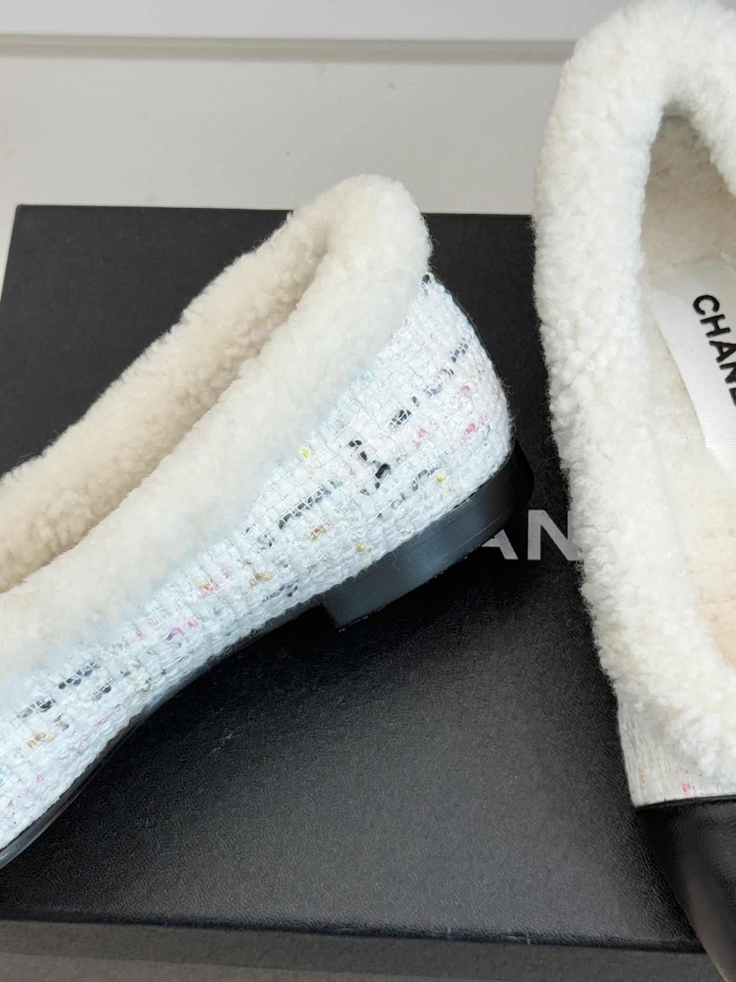 CHANE*｜小香经典双C拼色平底芭蕾舞毛毛鞋！这款鞋把高级感和甜妹感焊死了～ 软糯毛毛亲肤不扎脚拼色设