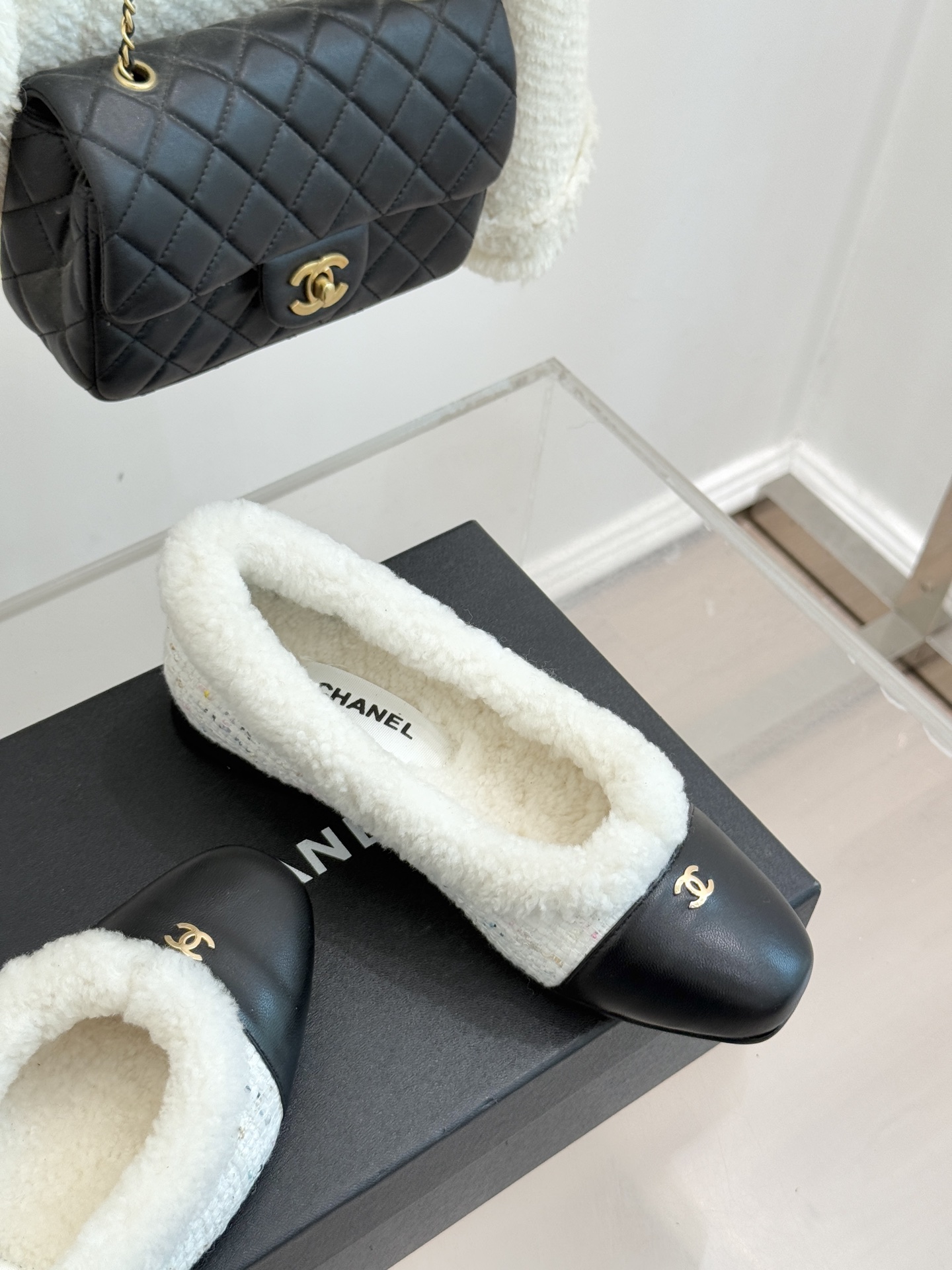 CHANE*｜小香经典双C拼色平底芭蕾舞毛毛鞋！这款鞋把高级感和甜妹感焊死了～ 软糯毛毛亲肤不扎脚拼色设