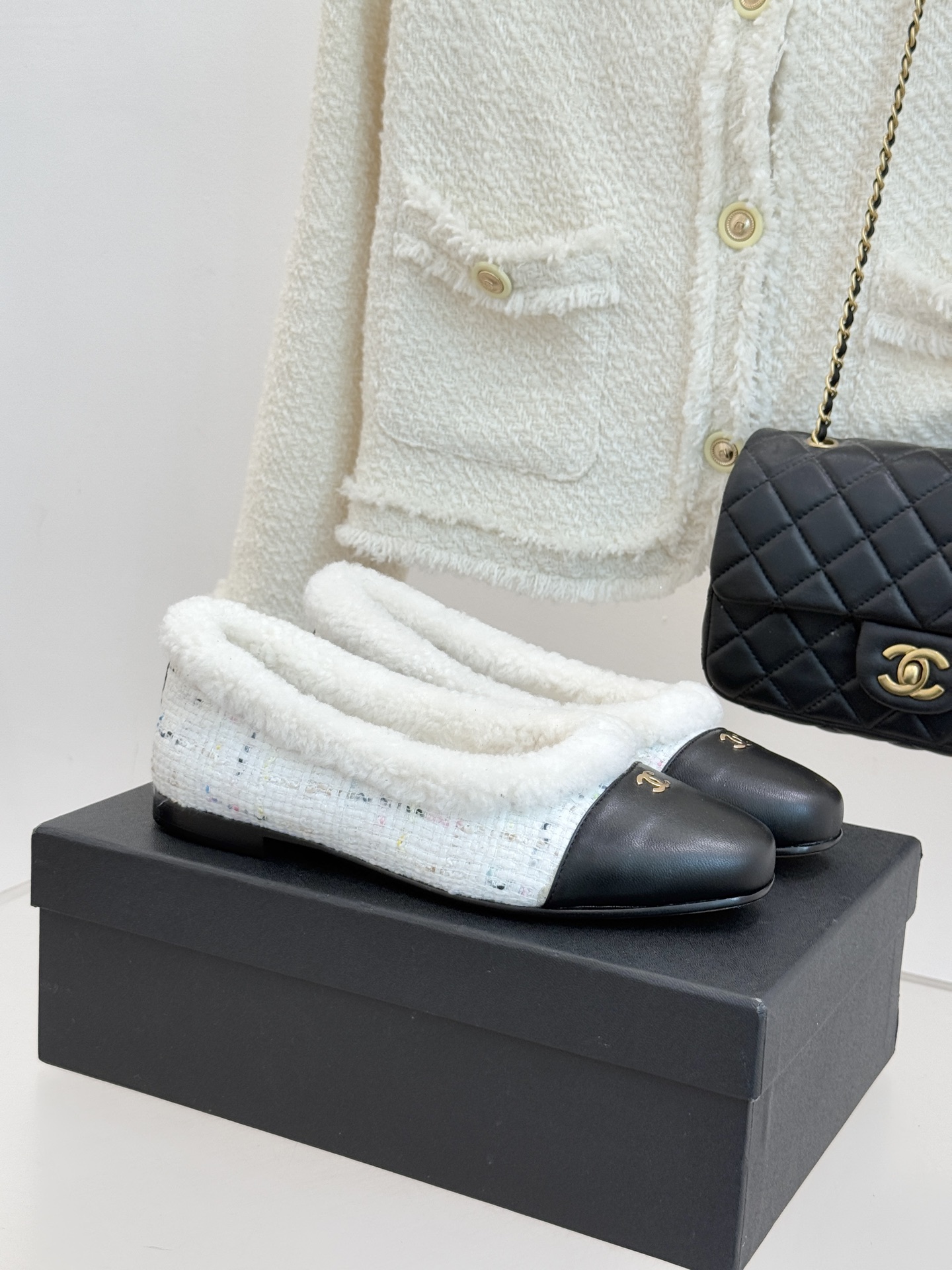 CHANE*｜小香经典双C拼色平底芭蕾舞毛毛鞋！这款鞋把高级感和甜妹感焊死了～ 软糯毛毛亲肤不扎脚拼色设