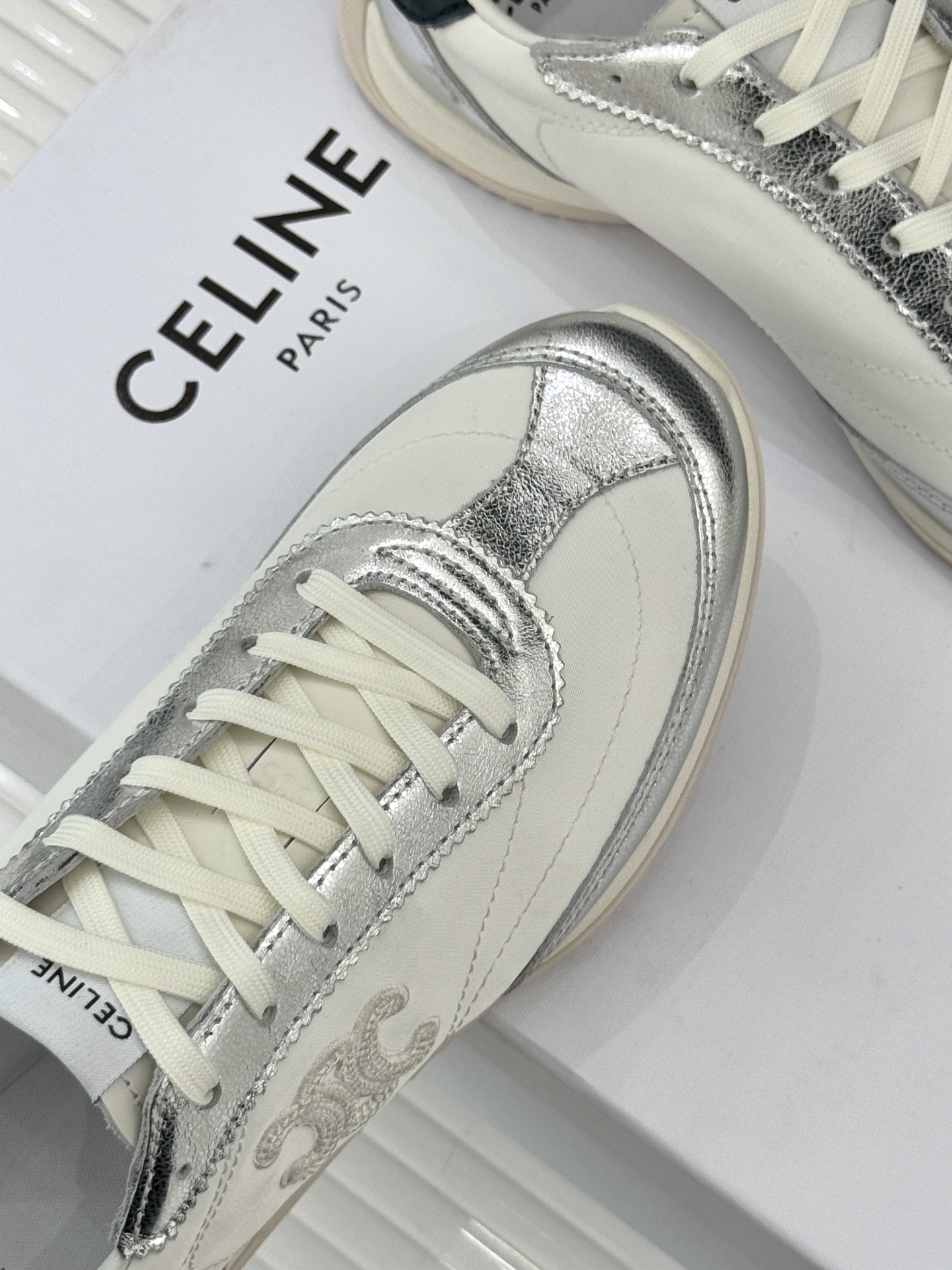 CELINE/赛琳25ss新品复古德训鞋运动鞋一眼万年的 谁穿谁爱简直是时尚界的天花板简约设计搭配高级配