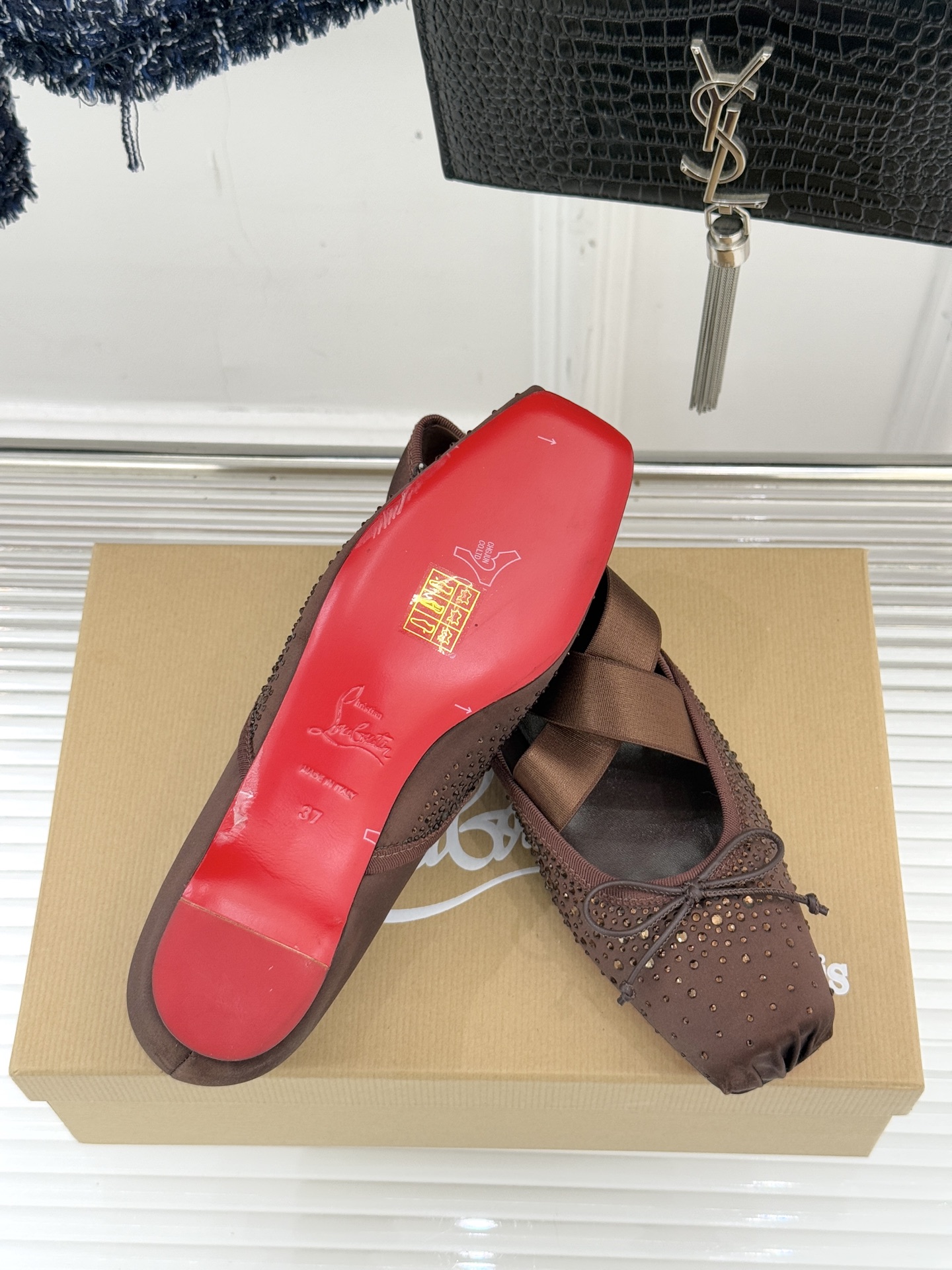 ChristinLouboutin/CL25WF新品水钻蝴蝶结猪鼻子交叉带芭蕾舞鞋在时尚的舞台上CL始终