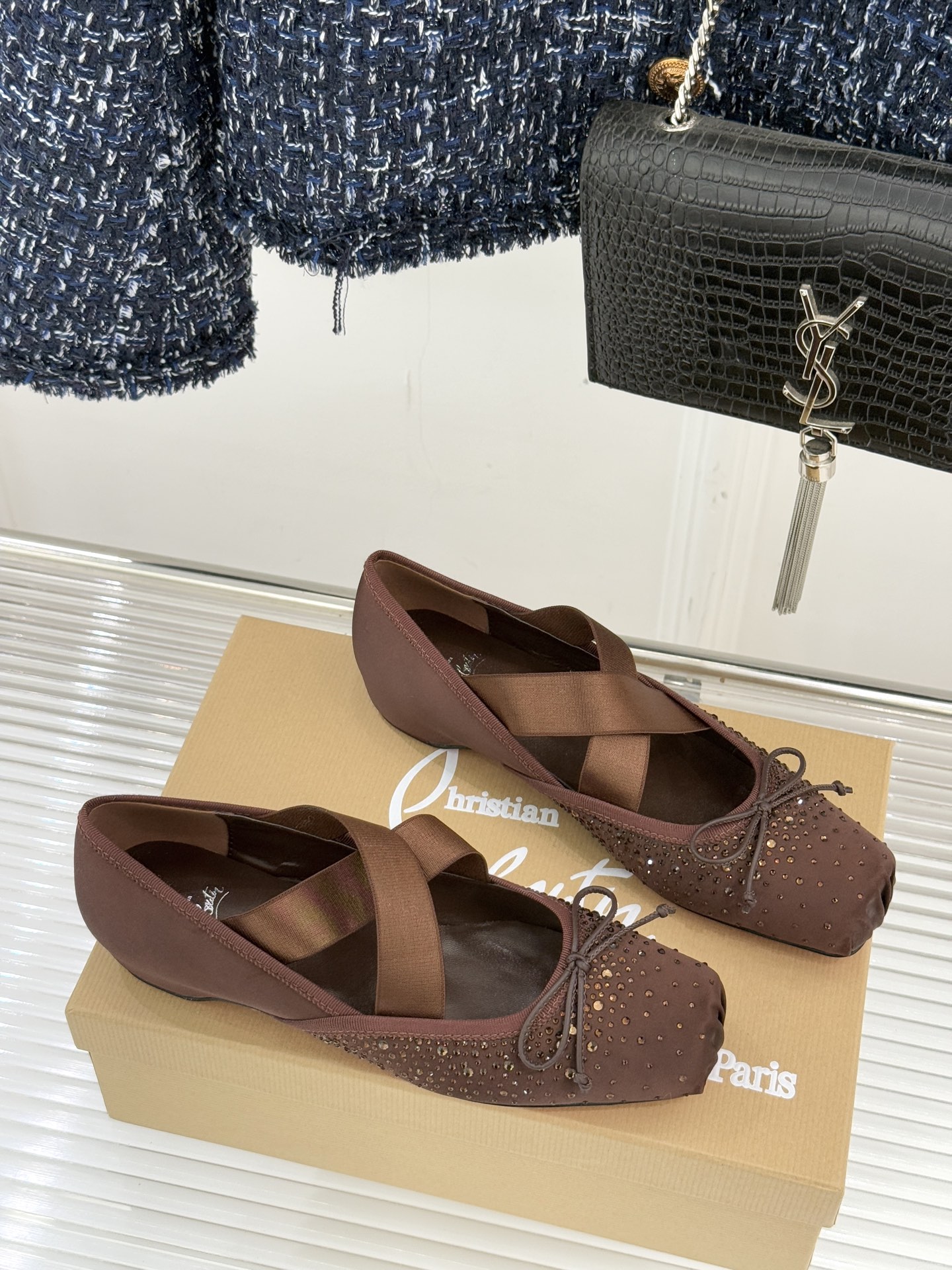 ChristinLouboutin/CL25WF新品水钻蝴蝶结猪鼻子交叉带芭蕾舞鞋在时尚的舞台上CL始终