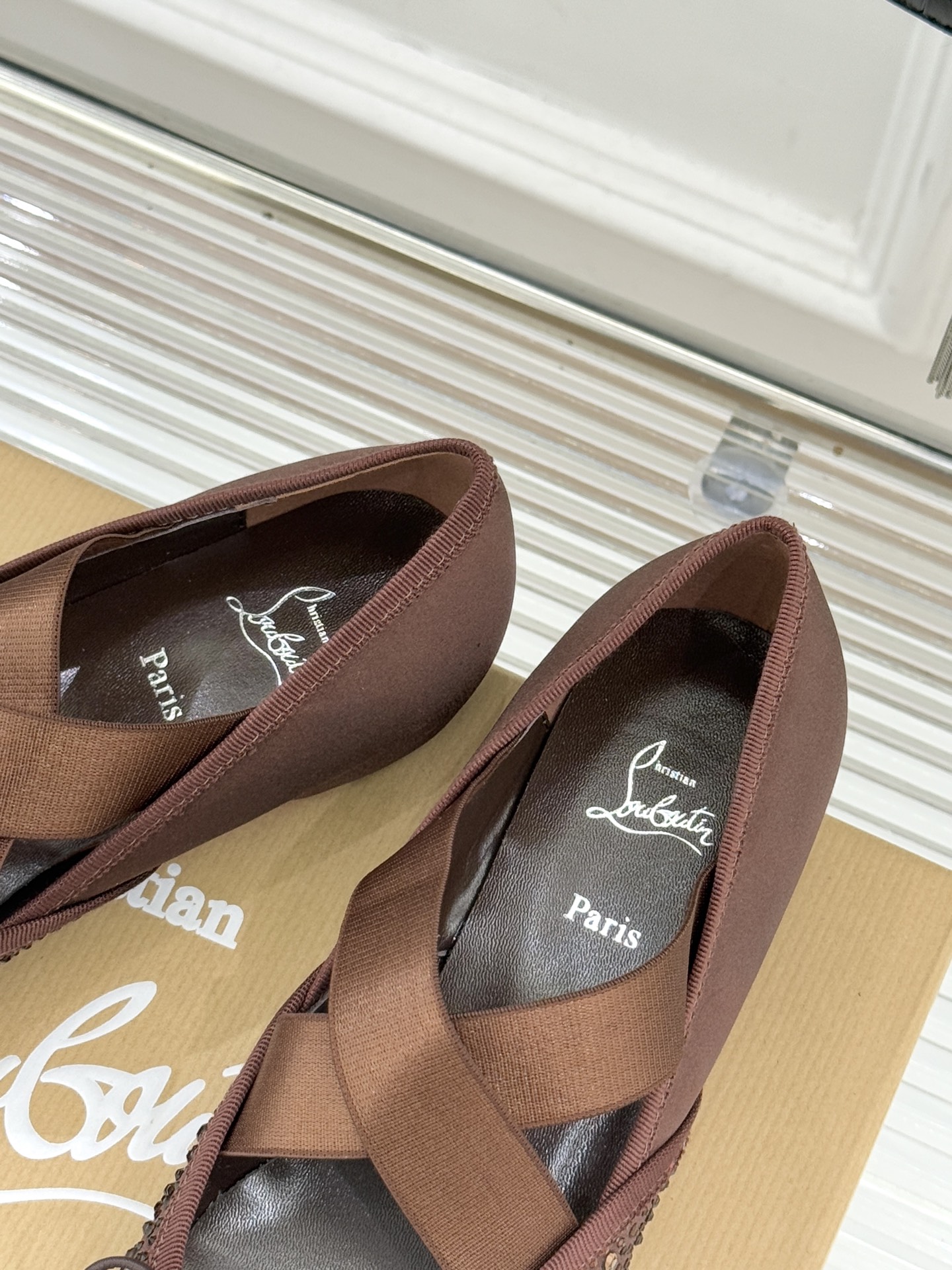 ChristinLouboutin/CL25WF新品水钻蝴蝶结猪鼻子交叉带芭蕾舞鞋在时尚的舞台上CL始终