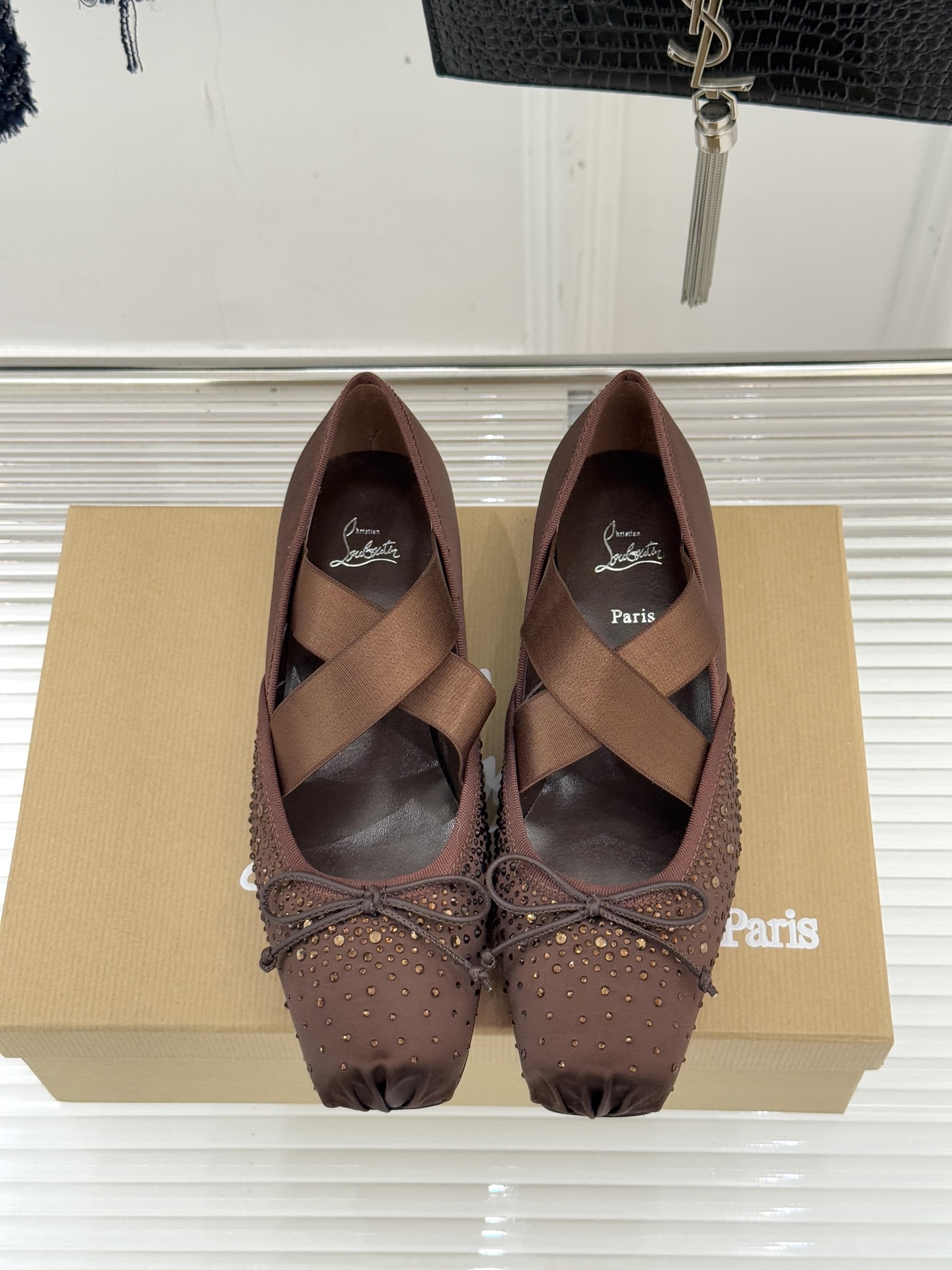 ChristinLouboutin/CL25WF新品水钻蝴蝶结猪鼻子交叉带芭蕾舞鞋在时尚的舞台上CL始终