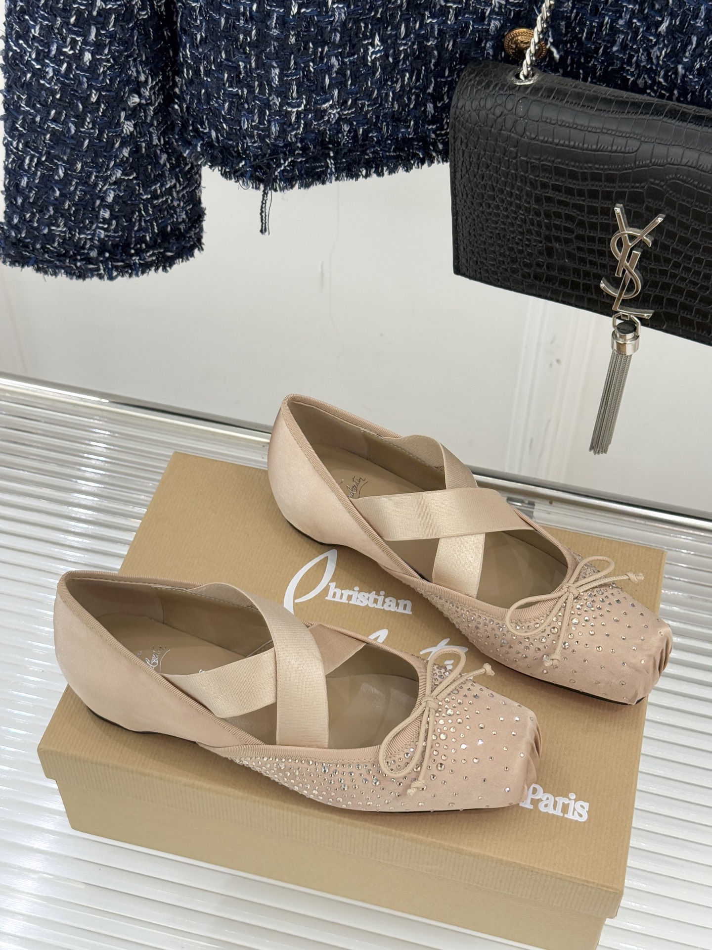 ChristinLouboutin/CL25WF新品水钻蝴蝶结猪鼻子交叉带芭蕾舞鞋在时尚的舞台上CL始终