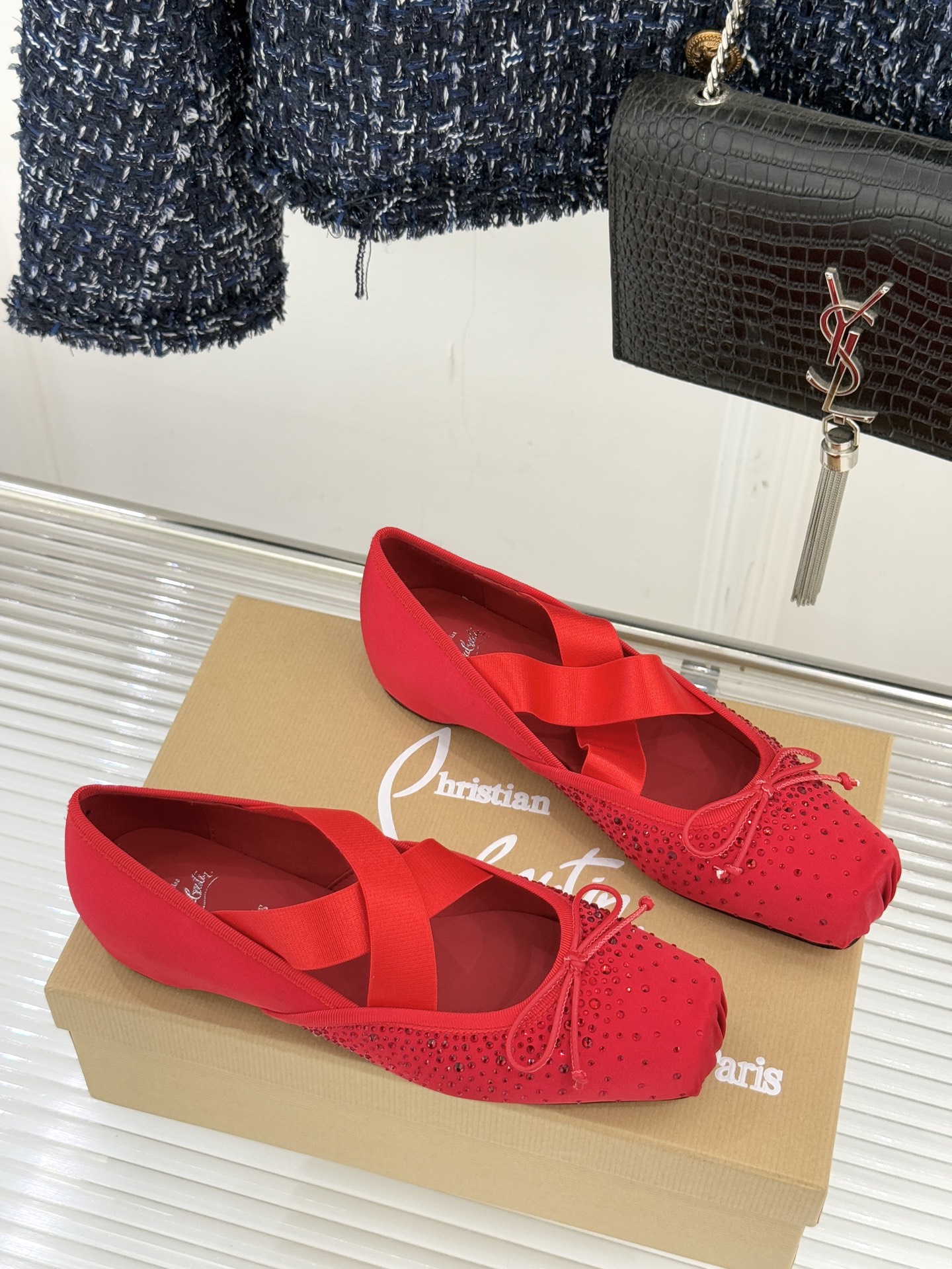 ChristinLouboutin/CL25WF新品水钻蝴蝶结猪鼻子交叉带芭蕾舞鞋在时尚的舞台上CL始终