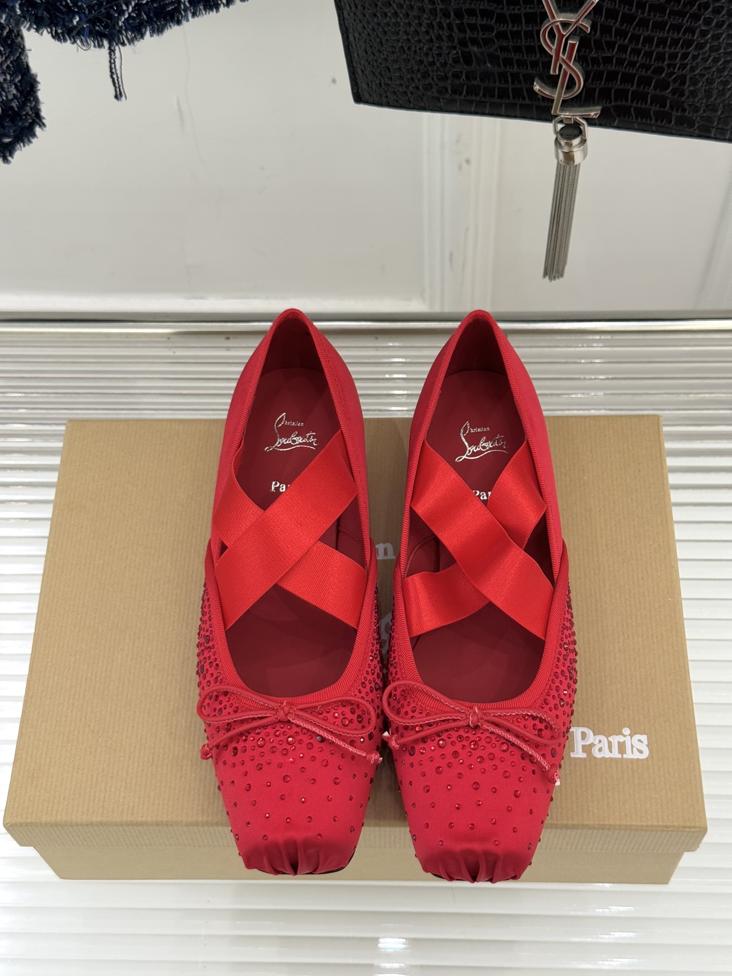 ChristinLouboutin/CL25WF新品水钻蝴蝶结猪鼻子交叉带芭蕾舞鞋在时尚的舞台上CL始终