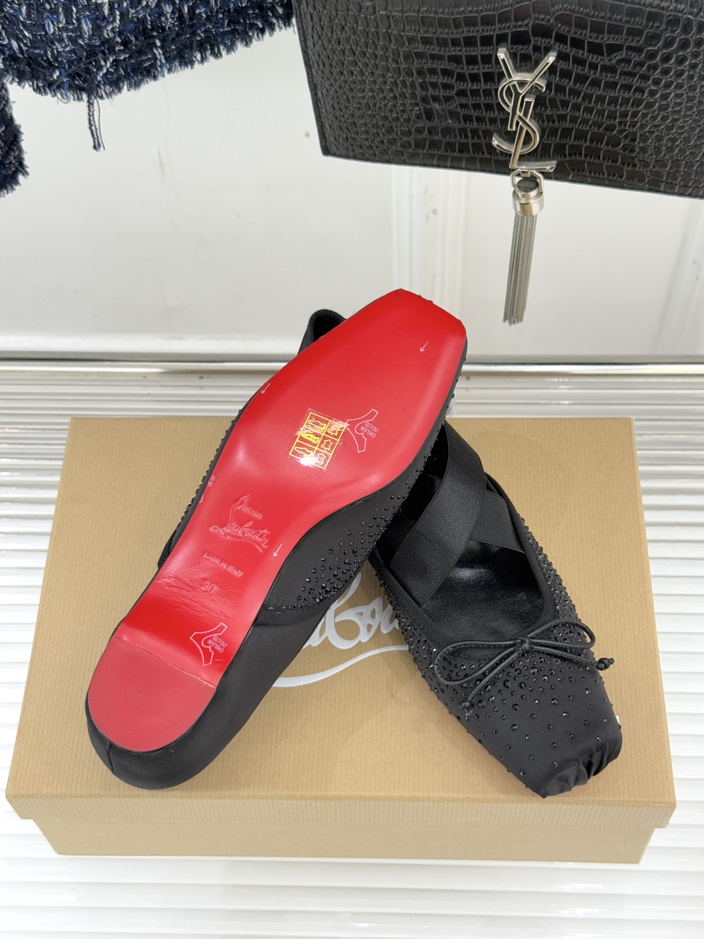 ChristinLouboutin/CL25WF新品水钻蝴蝶结猪鼻子交叉带芭蕾舞鞋在时尚的舞台上CL始终
