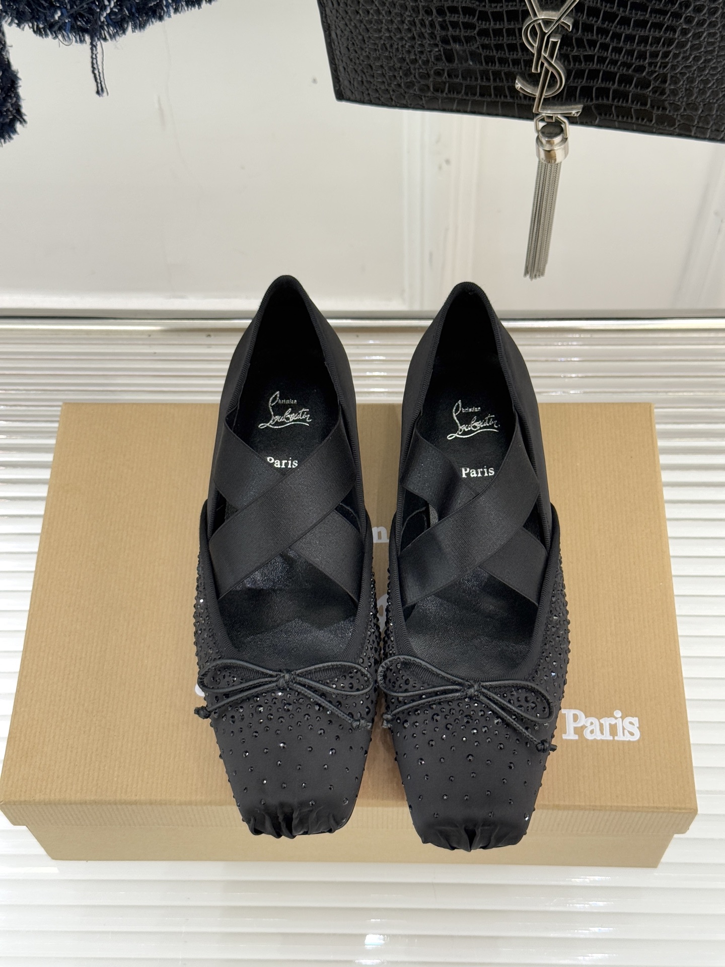 ChristinLouboutin/CL25WF新品水钻蝴蝶结猪鼻子交叉带芭蕾舞鞋在时尚的舞台上CL始终