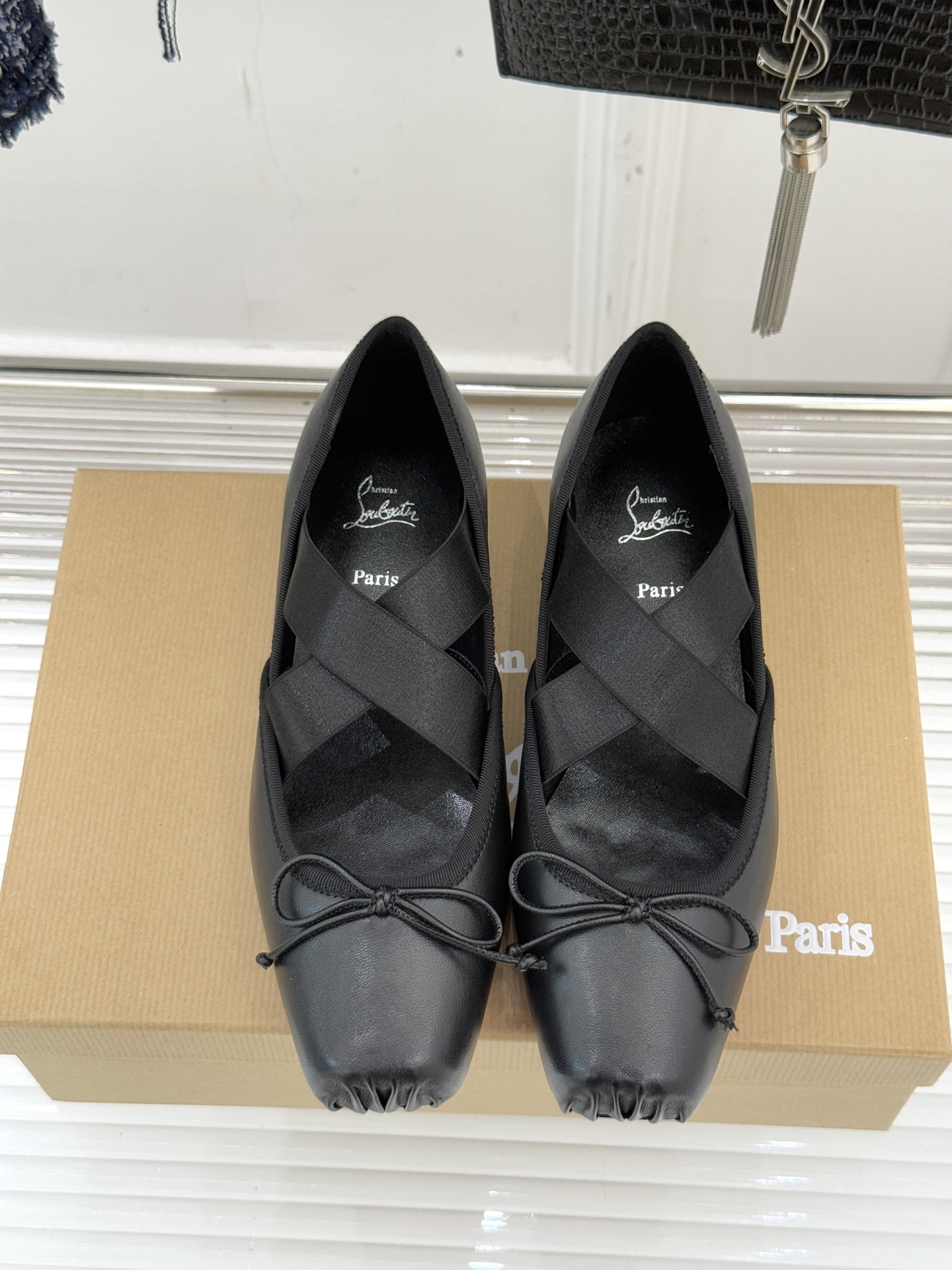 ChristinLouboutin/CL25WF新品水钻蝴蝶结猪鼻子交叉带芭蕾舞鞋在时尚的舞台上CL始终