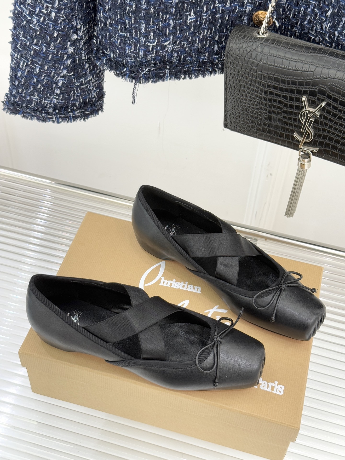 ChristinLouboutin/CL25WF新品水钻蝴蝶结猪鼻子交叉带芭蕾舞鞋在时尚的舞台上CL始终