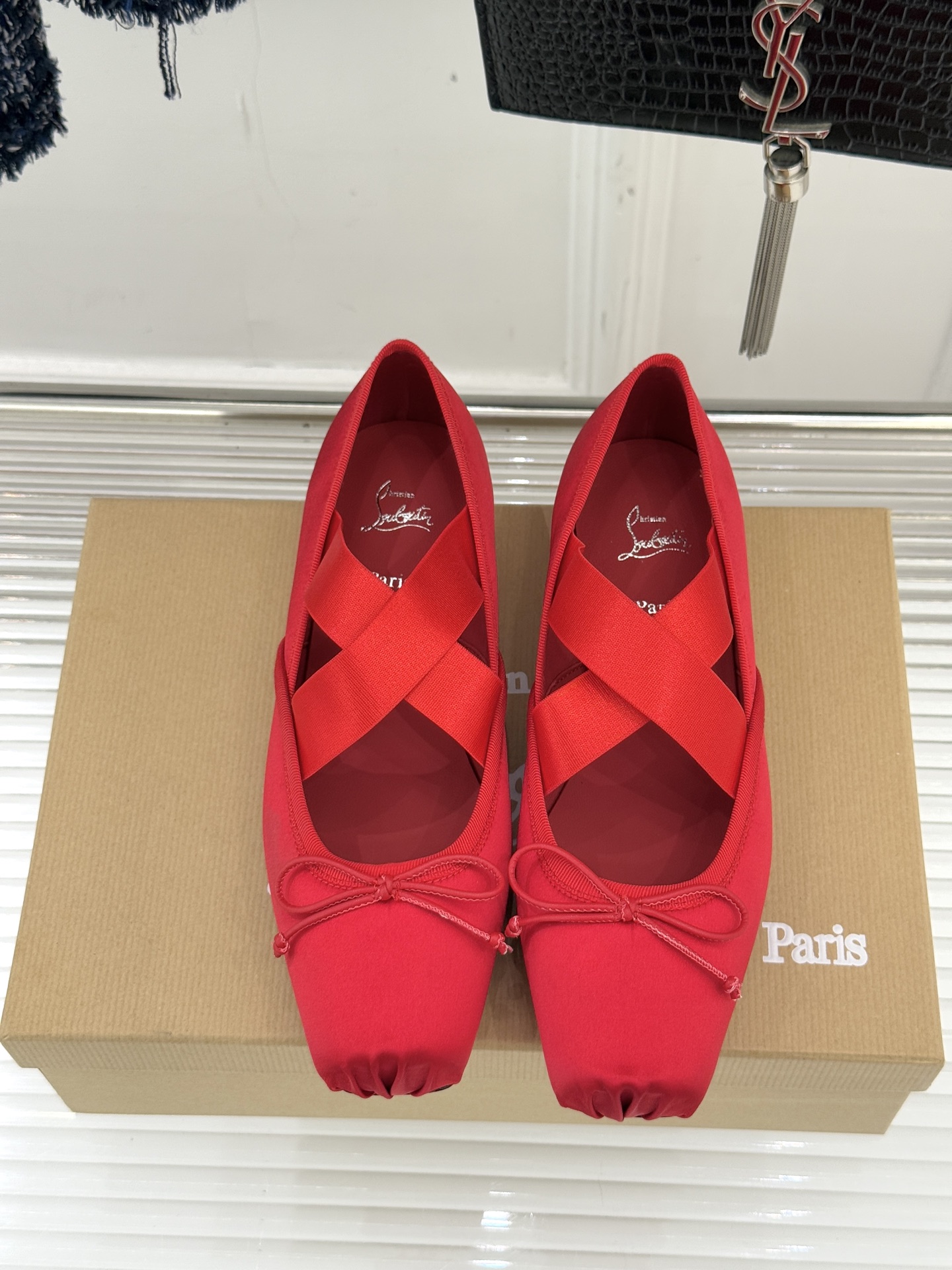 ChristinLouboutin/CL25WF新品水钻蝴蝶结猪鼻子交叉带芭蕾舞鞋在时尚的舞台上CL始终